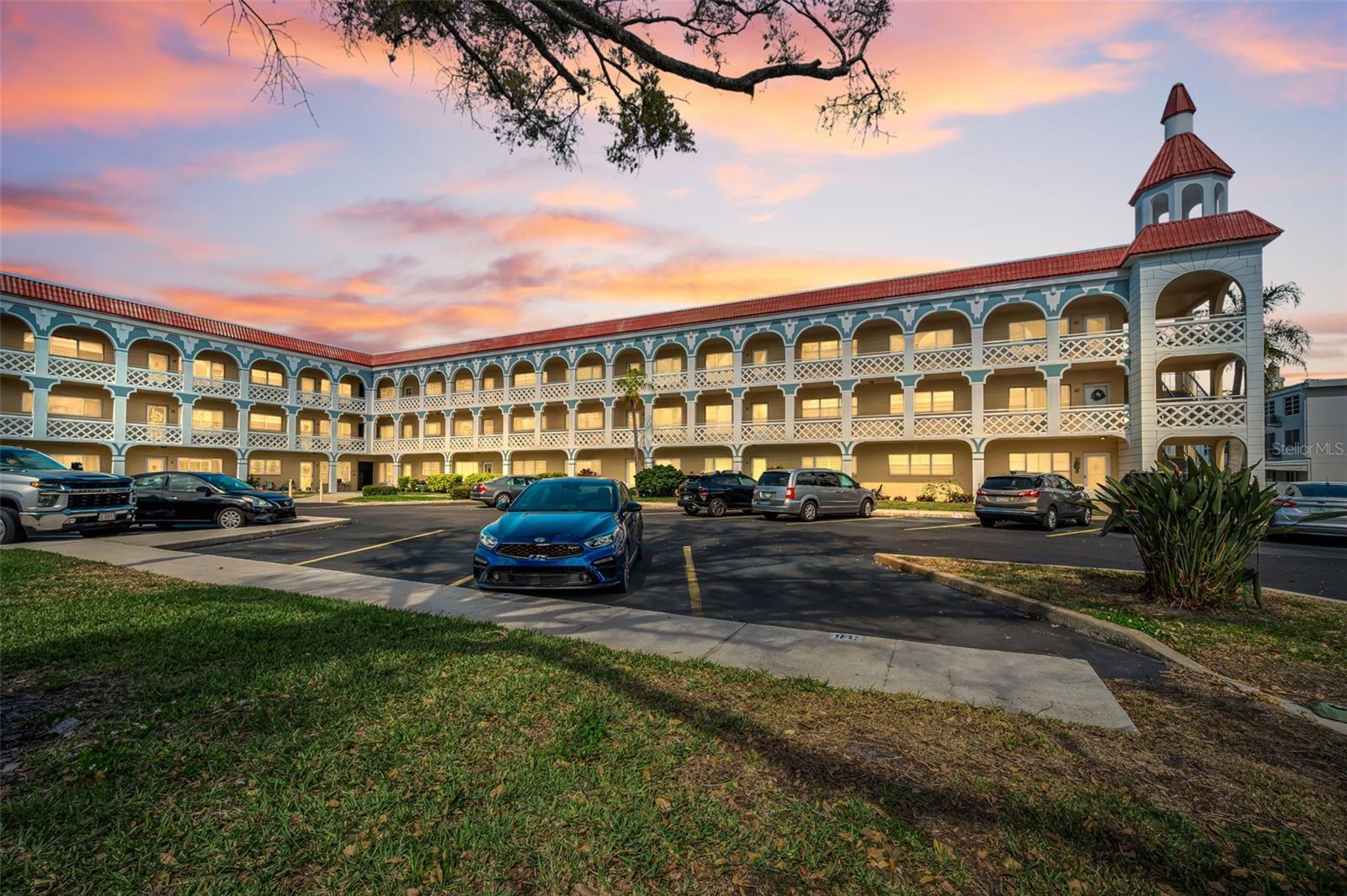 Image 2 of 100 For 2404 Florentine Way 20