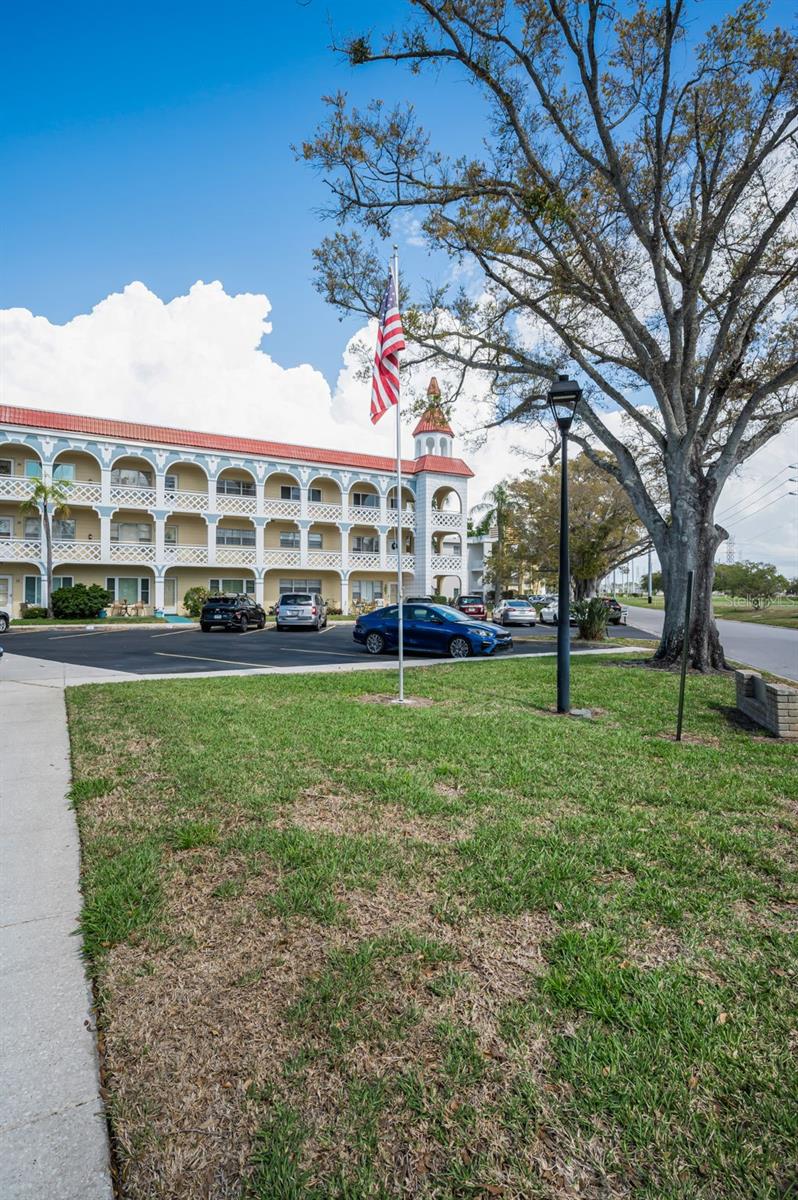 Image 6 of 100 For 2404 Florentine Way 20