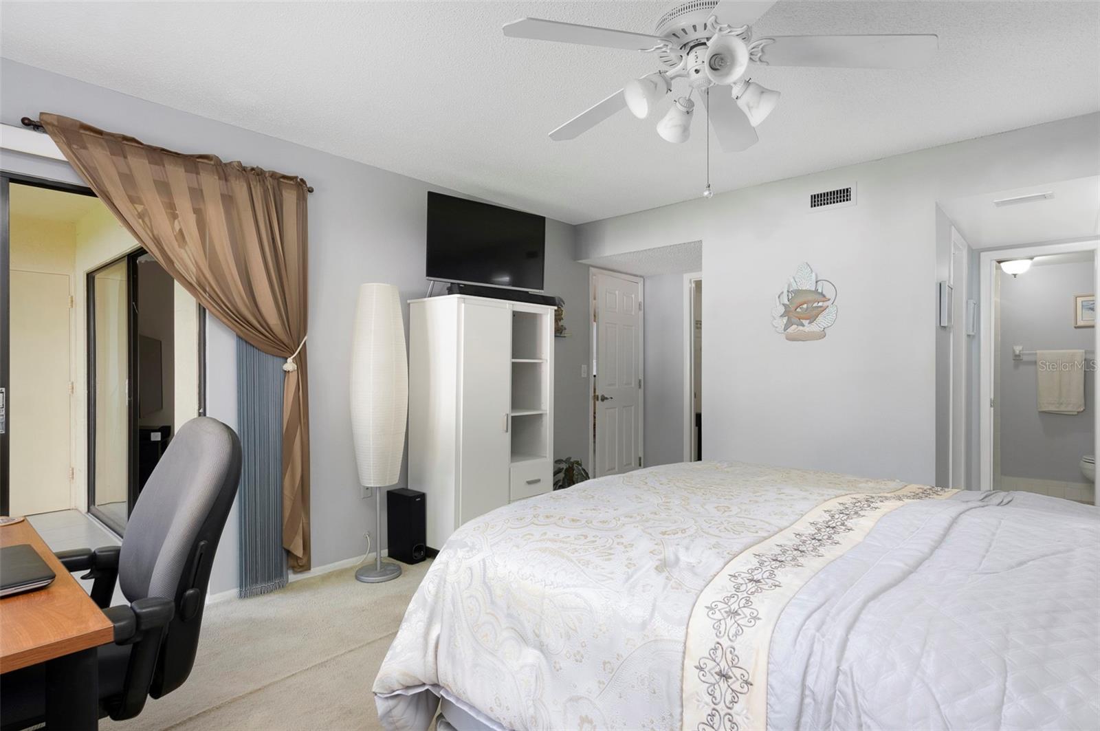 Image 19 of 31 For 110 Lakeside Court 110