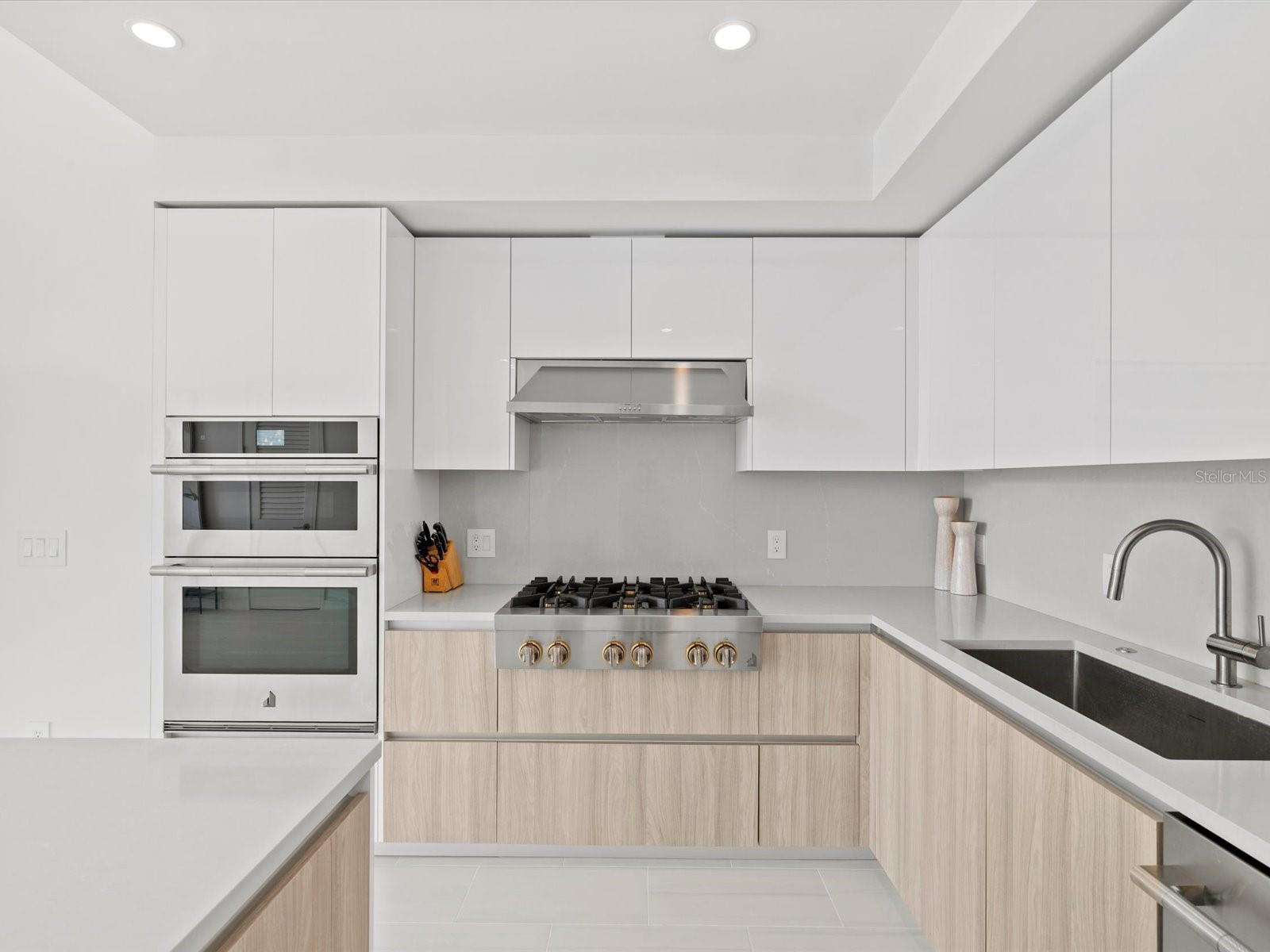 Image 13 of 56 For 400 Central Avenue 1603