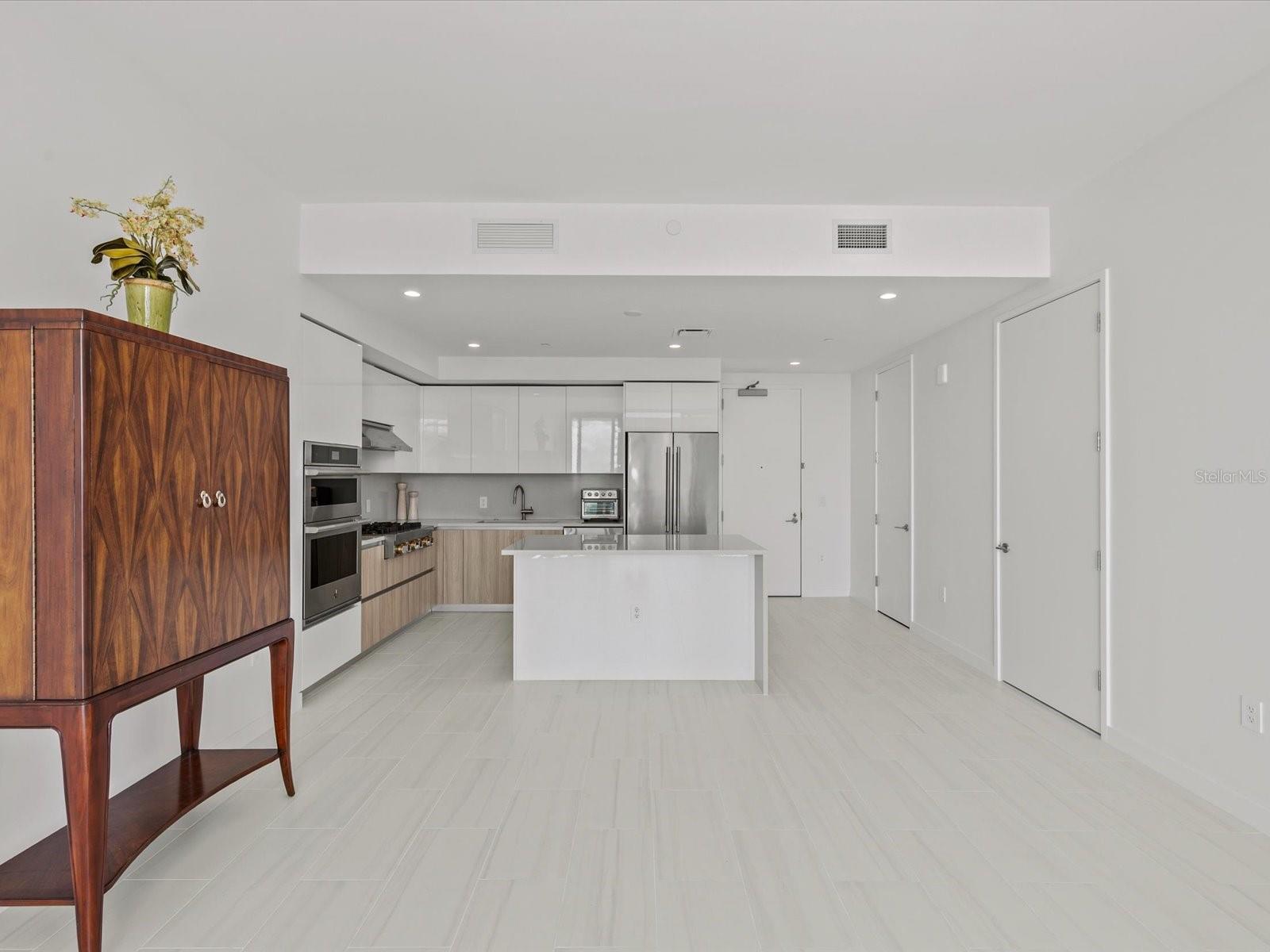 Image 14 of 56 For 400 Central Avenue 1603