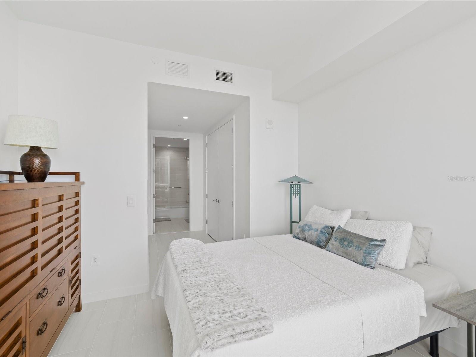 Image 18 of 56 For 400 Central Avenue 1603