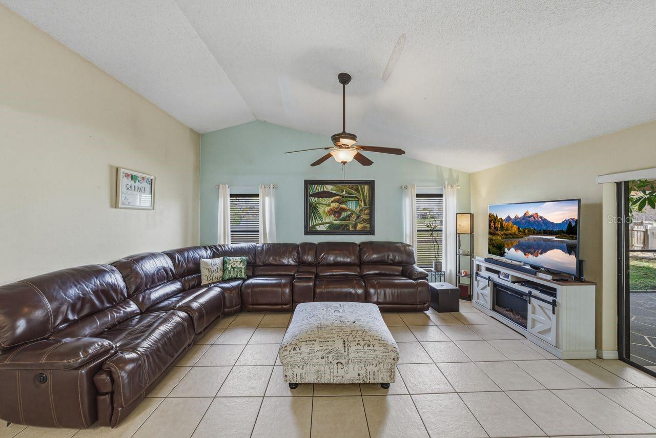 Image 31 of 98 For 2104 Haydon Court