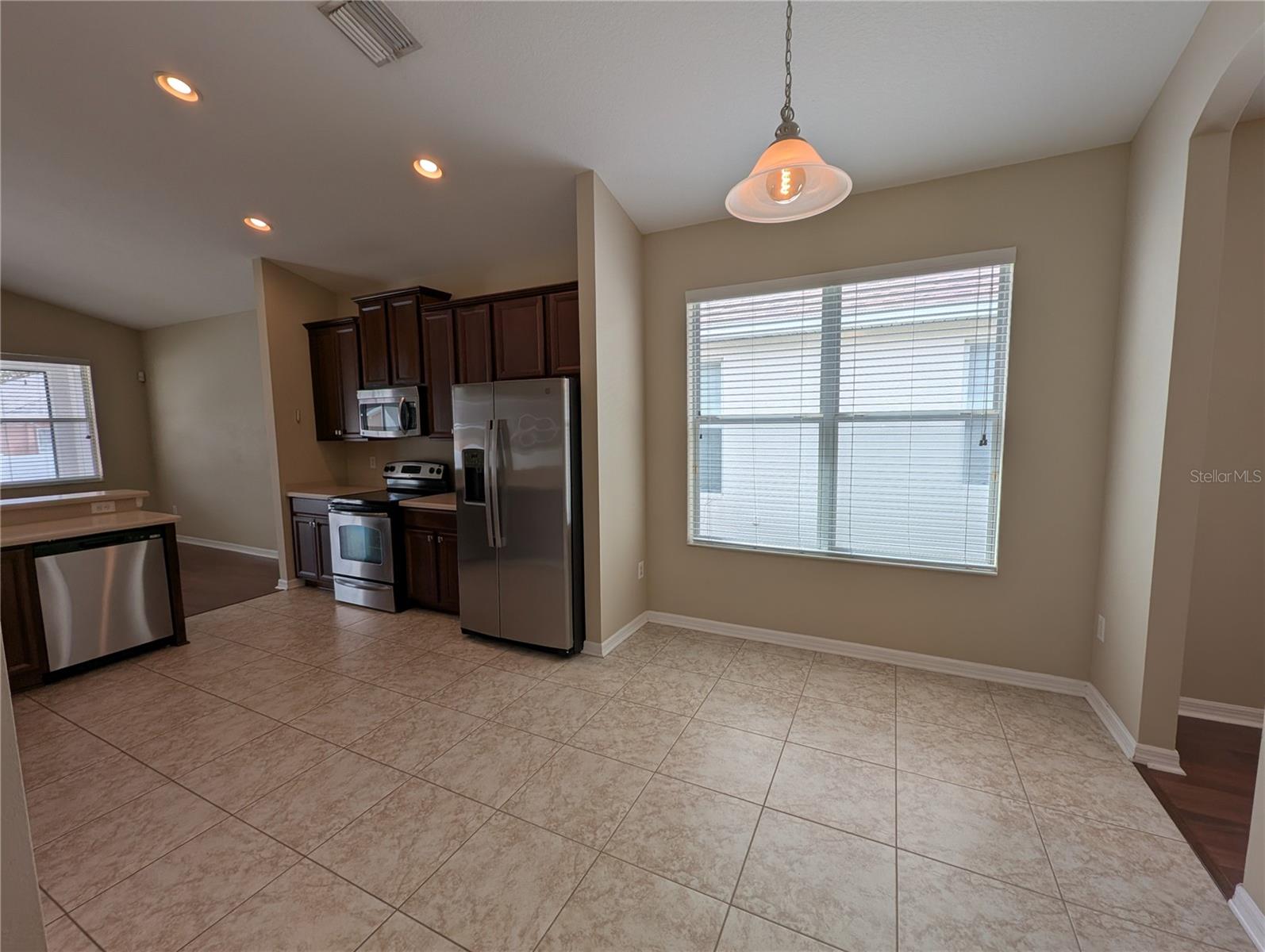 Listing photo id 9 for 12717 Avelar Creek Drive