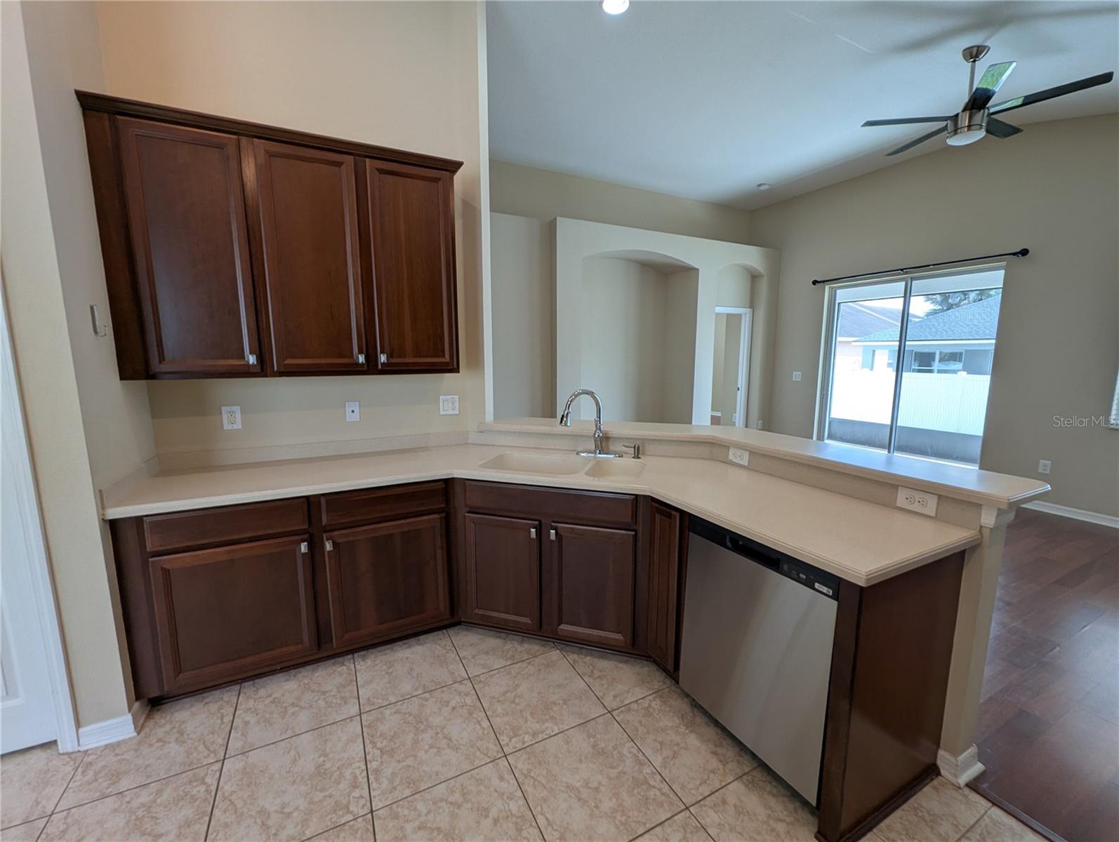 Listing photo id 11 for 12717 Avelar Creek Drive