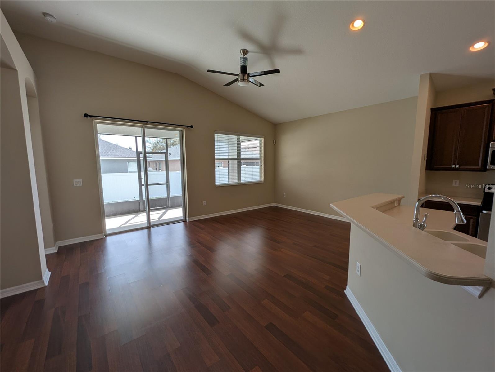 Listing photo id 17 for 12717 Avelar Creek Drive