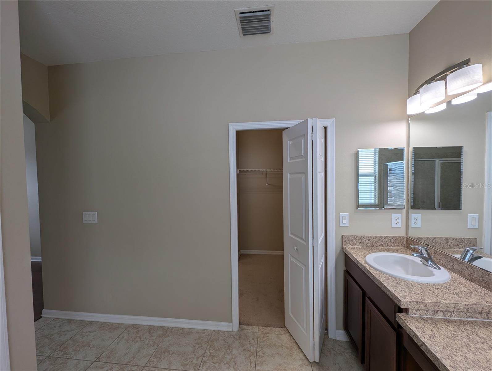 Listing photo id 27 for 12717 Avelar Creek Drive