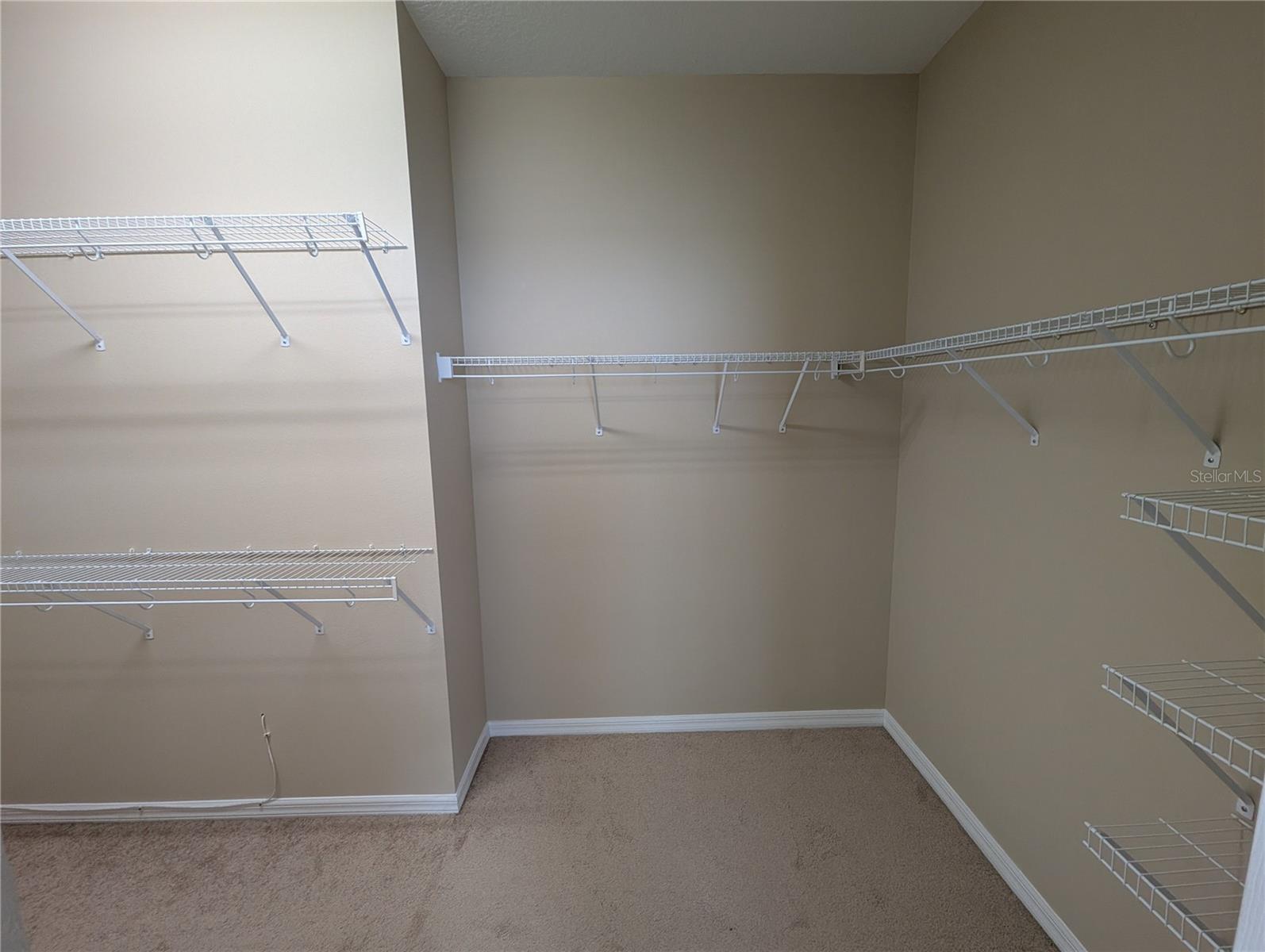 Listing photo id 28 for 12717 Avelar Creek Drive