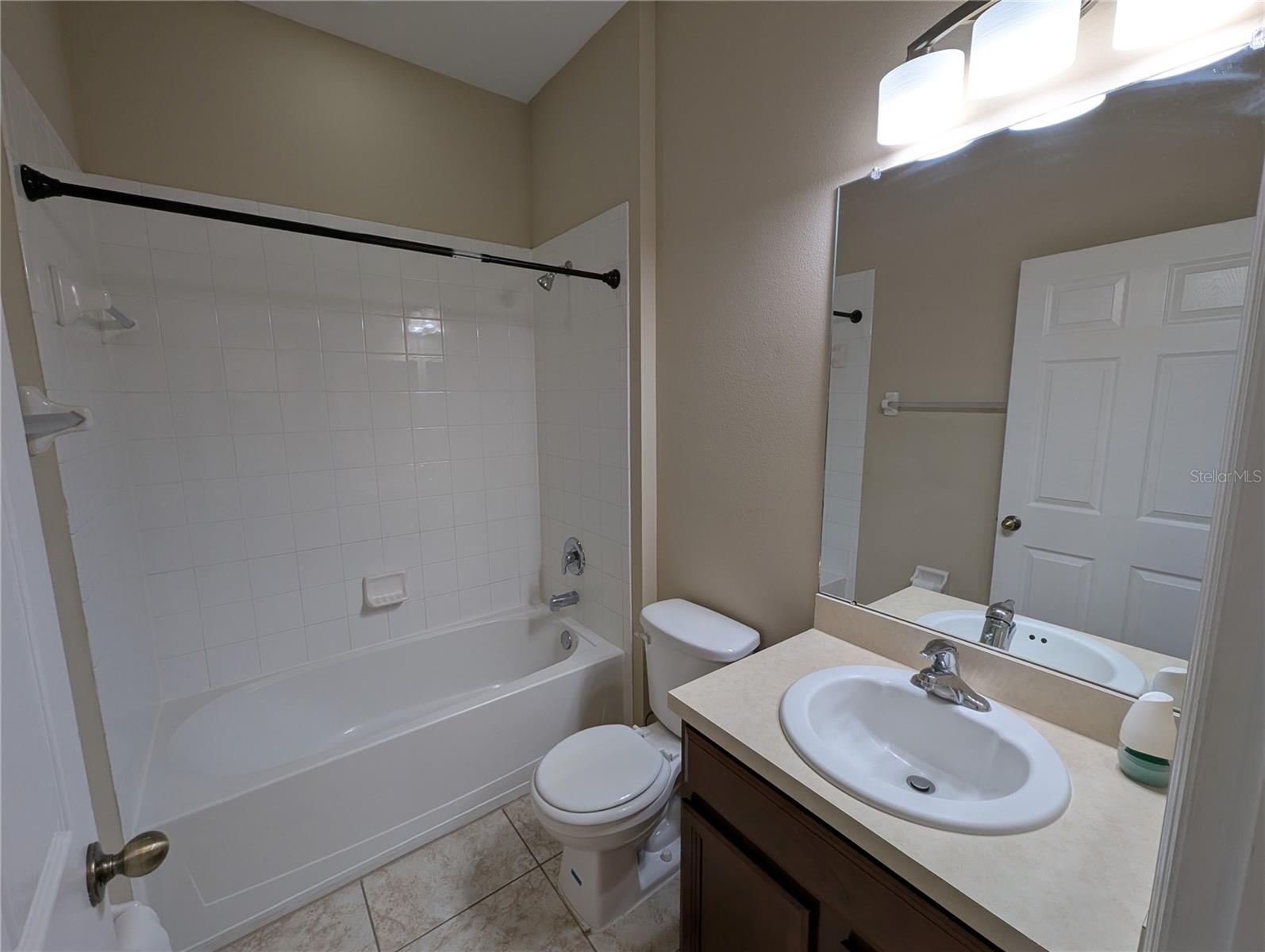 Listing photo id 31 for 12717 Avelar Creek Drive