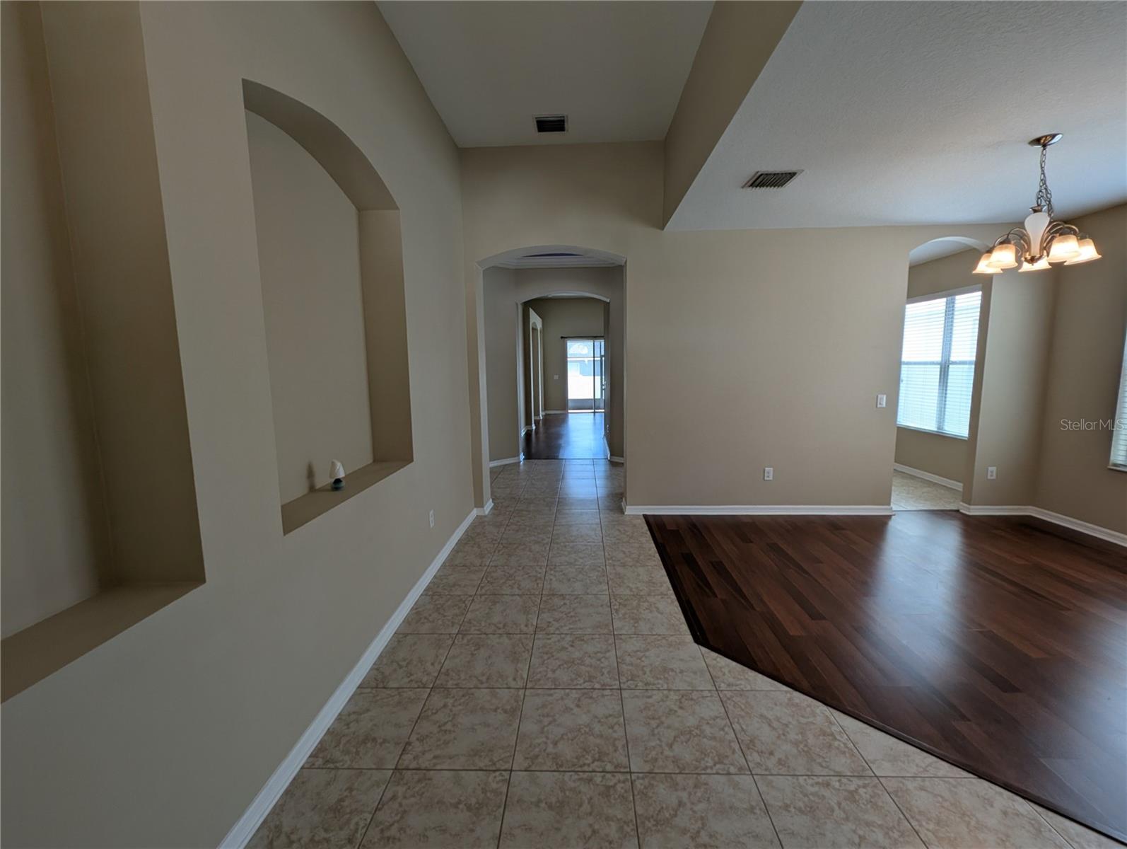 Listing photo id 2 for 12717 Avelar Creek Drive