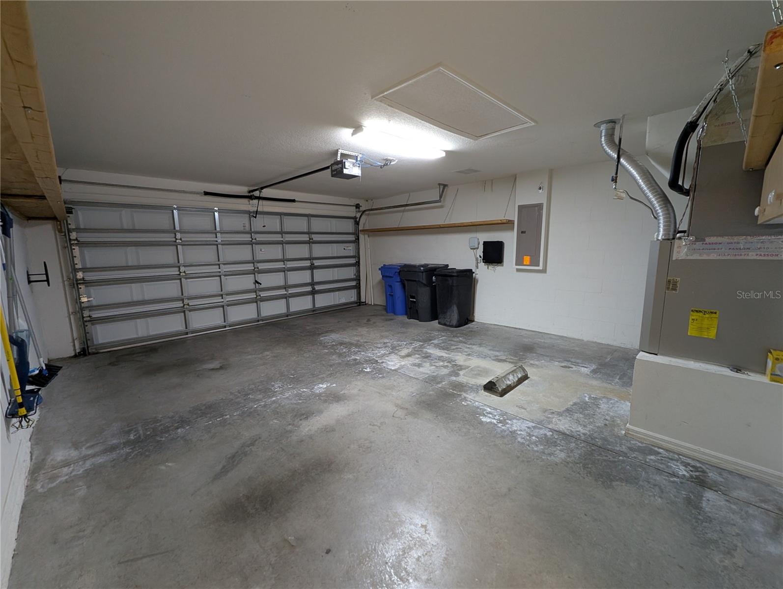 Listing photo id 38 for 12717 Avelar Creek Drive