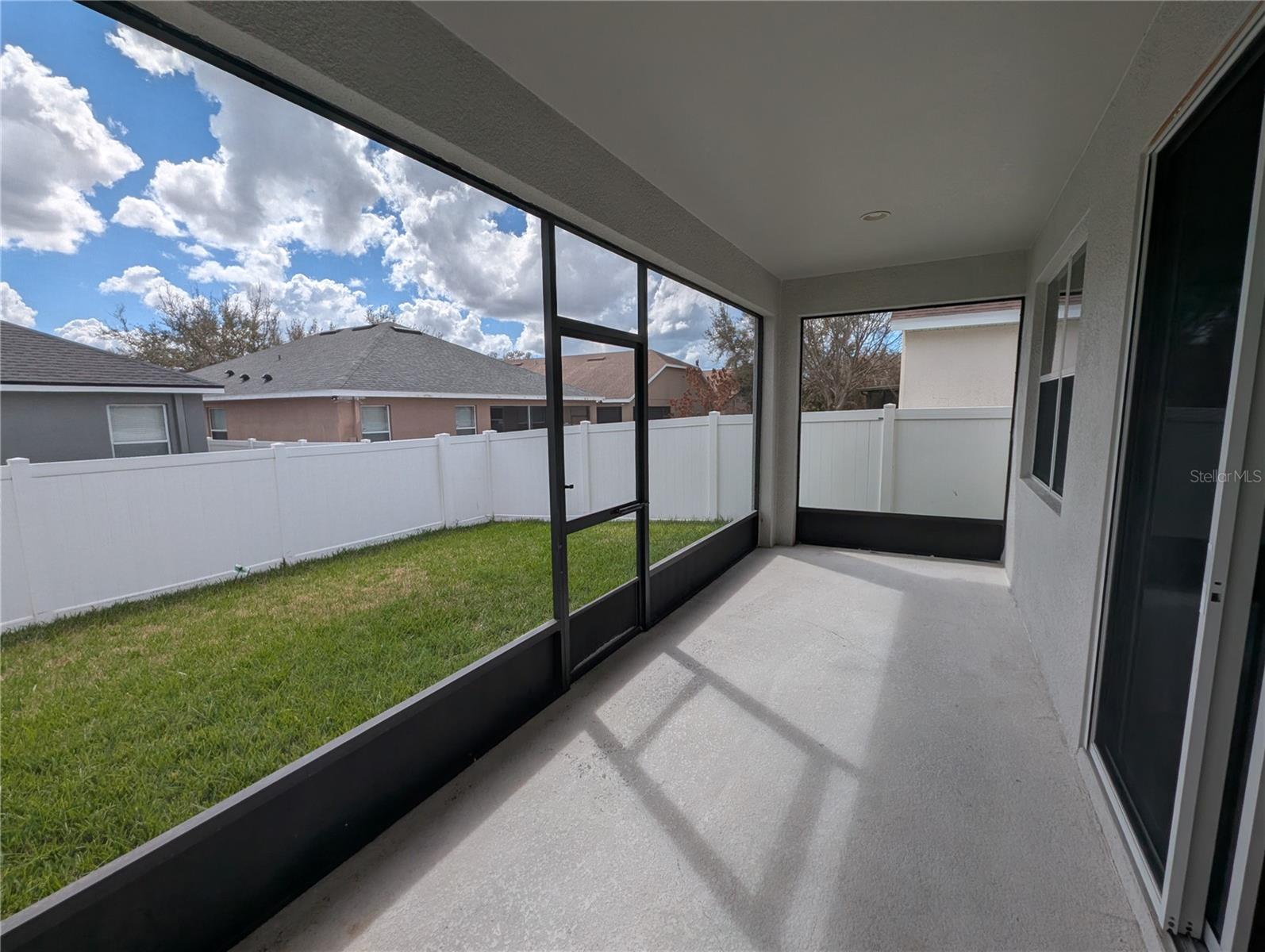 Listing photo id 43 for 12717 Avelar Creek Drive