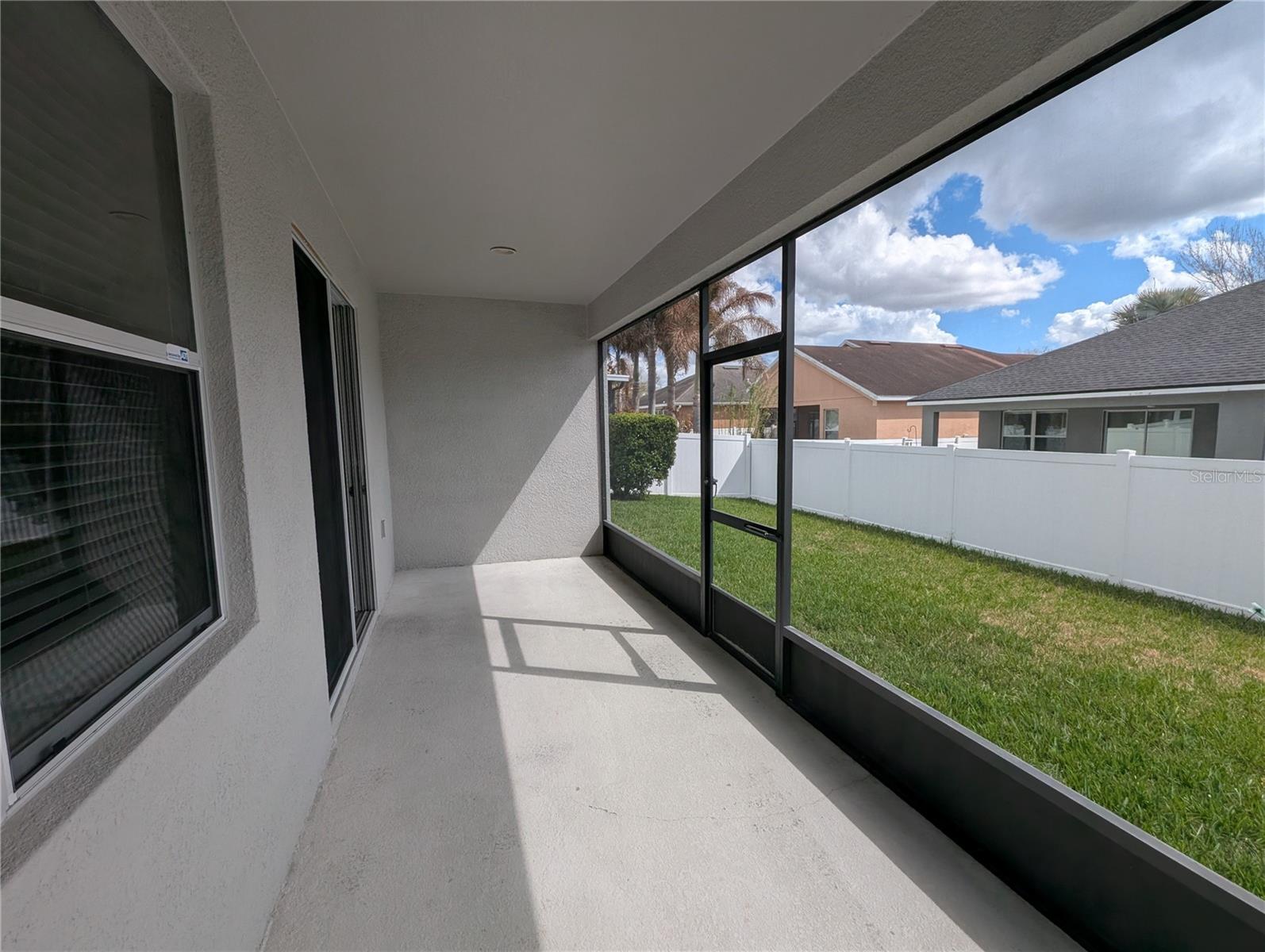 Listing photo id 44 for 12717 Avelar Creek Drive