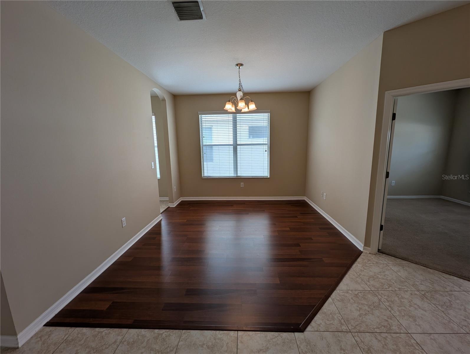 Listing photo id 3 for 12717 Avelar Creek Drive