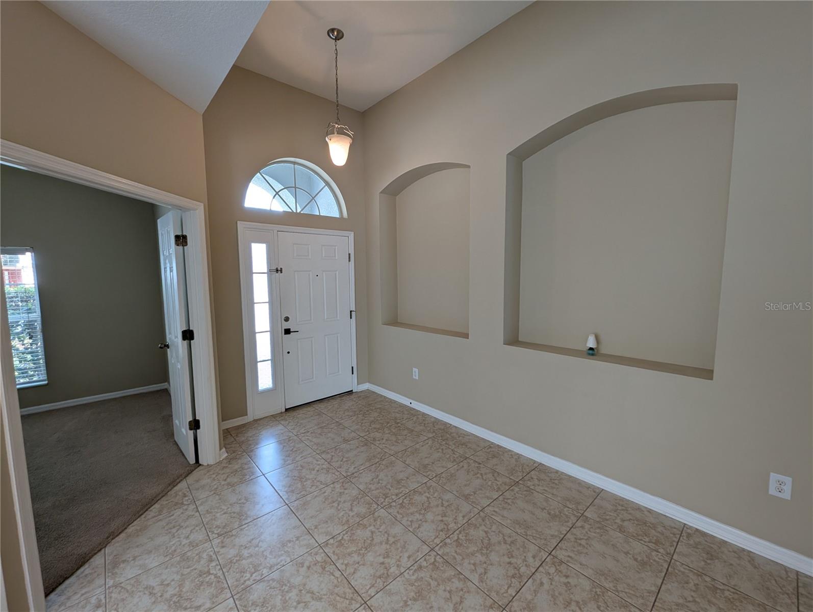 Listing photo id 7 for 12717 Avelar Creek Drive