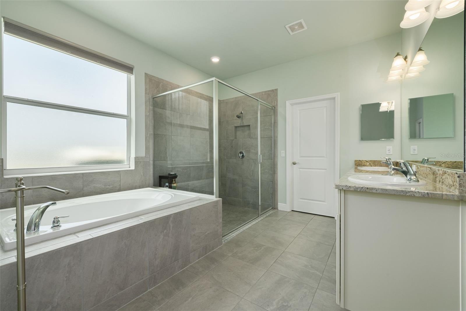 Image 18 of 36 For 1509 River Circle