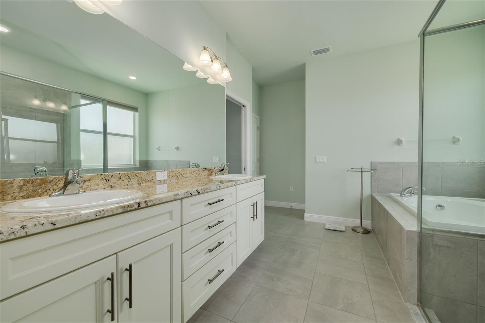 Image 19 of 36 For 1509 River Circle