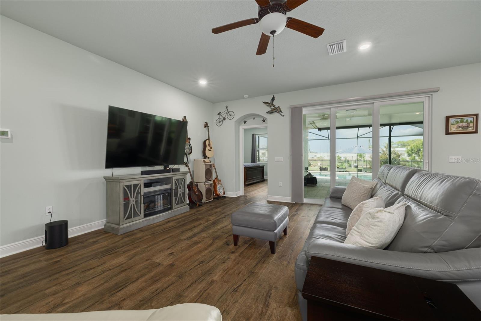 Image 8 of 36 For 1509 River Circle