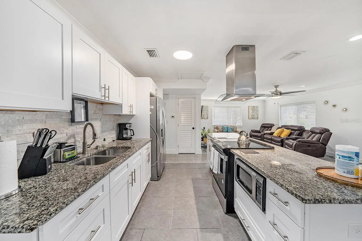 Details for 8017 Dell Drive, TAMPA, FL 33615