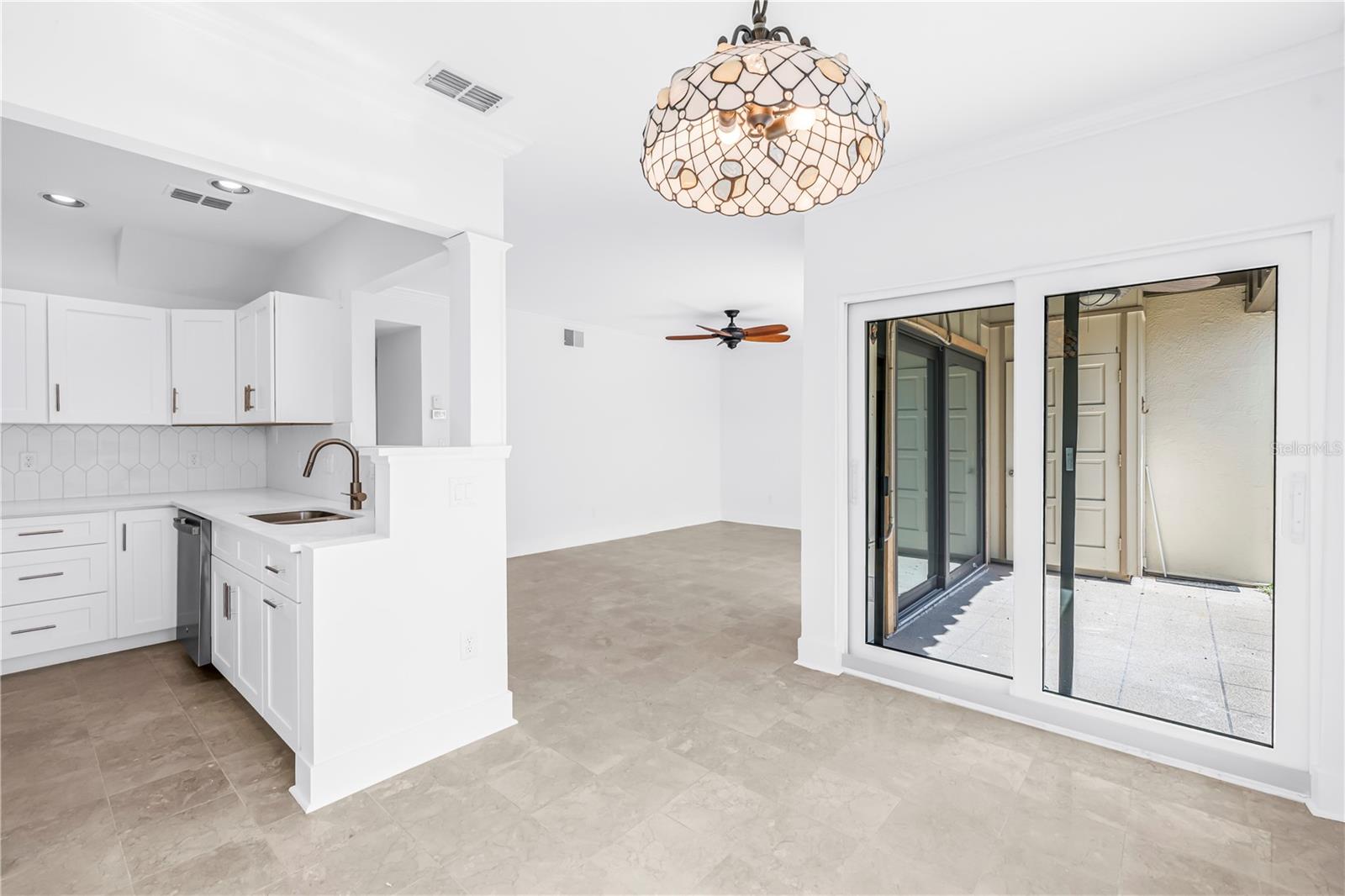 Image 18 of 48 For 509 Plaza Seville Court 19