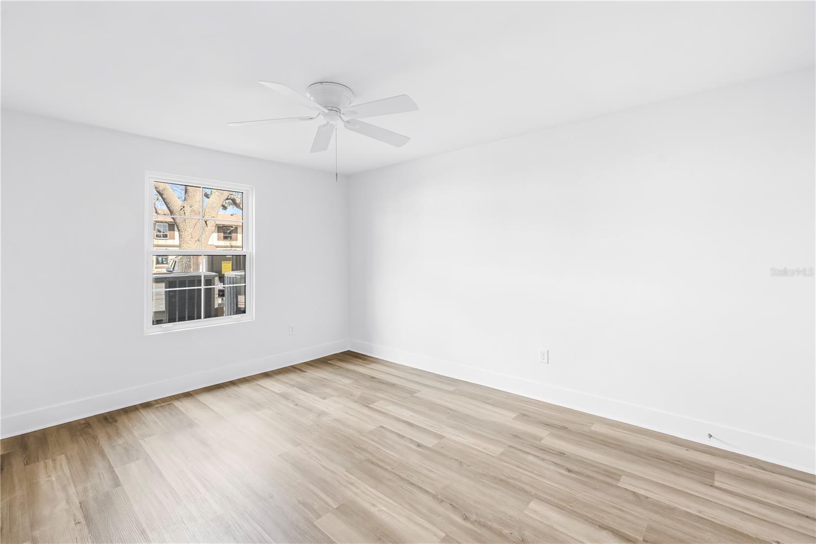 Image 28 of 48 For 509 Plaza Seville Court 19