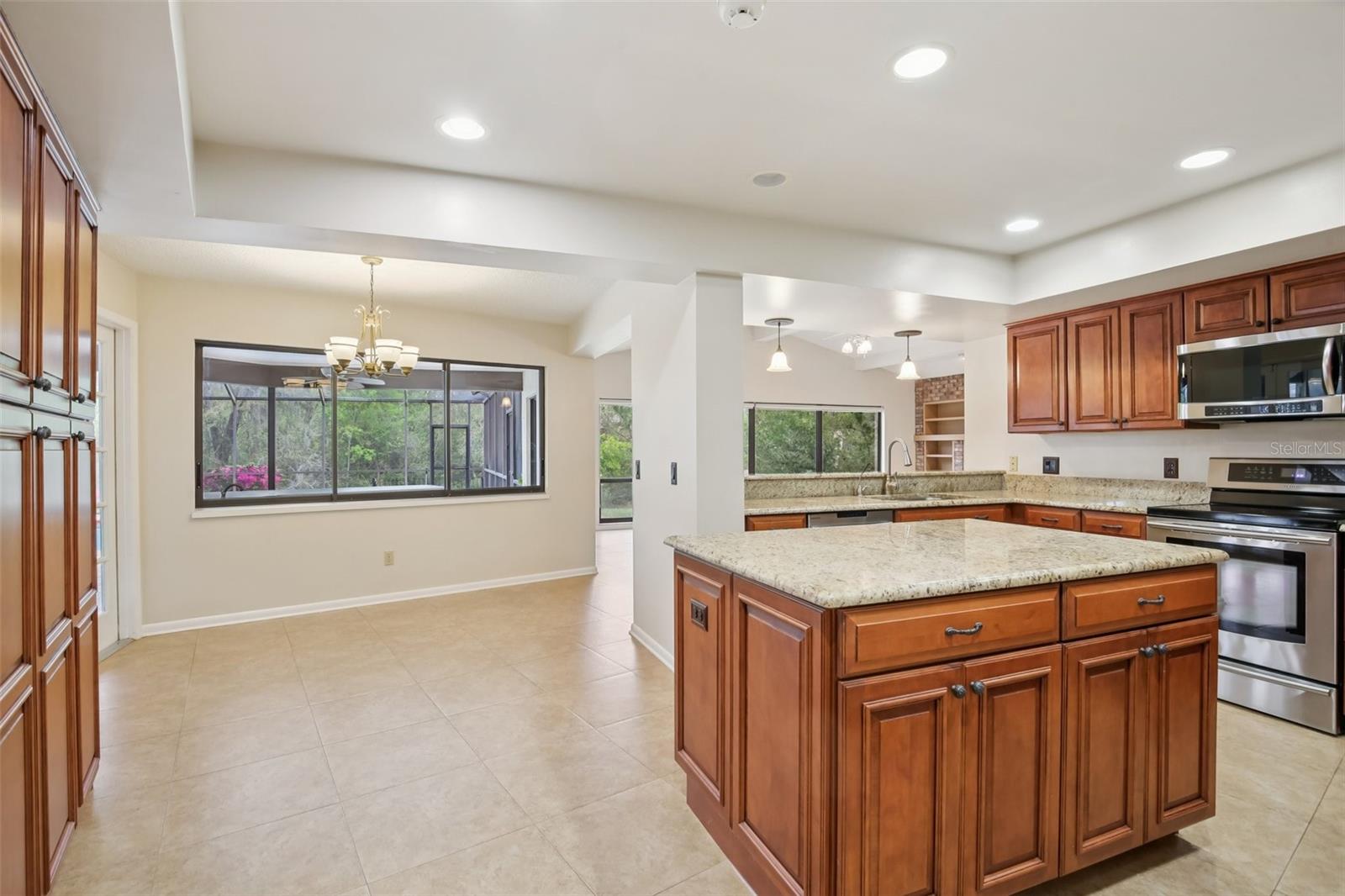 Image 18 of 61 For 17913 Clear Lake Drive