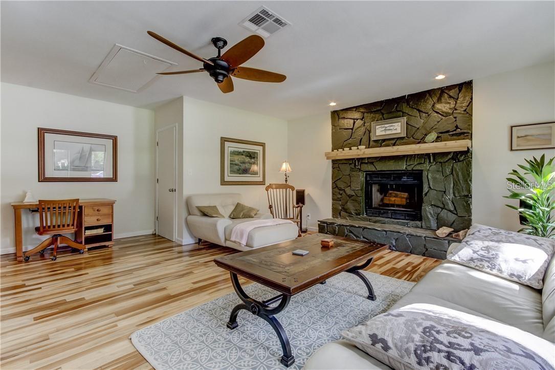 Image 19 of 37 For 9030 Bullrush Court