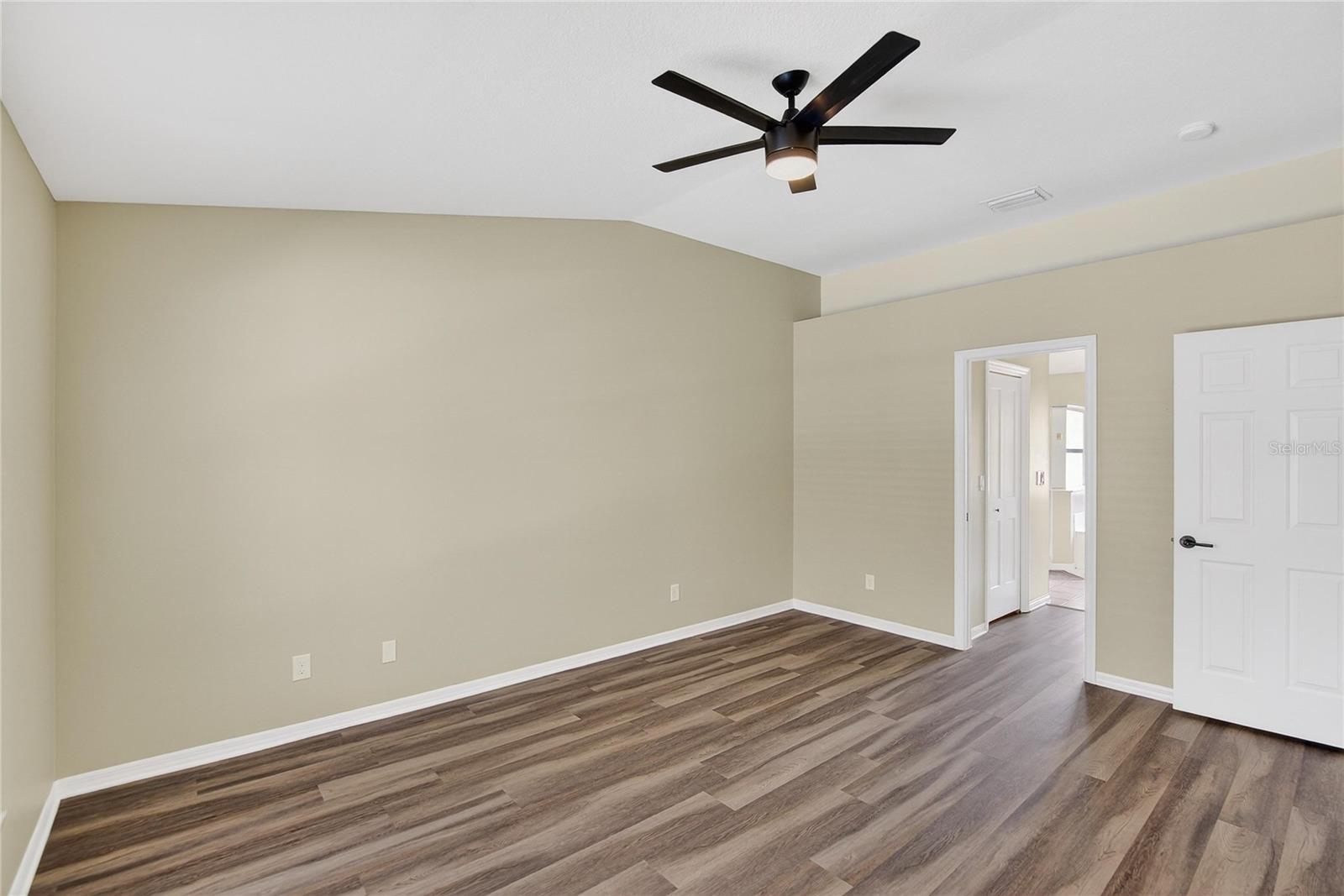 Image 14 of 62 For 702 Tuscanny Street