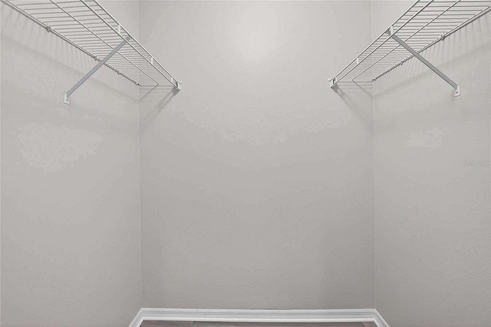 Image 17 of 62 For 702 Tuscanny Street