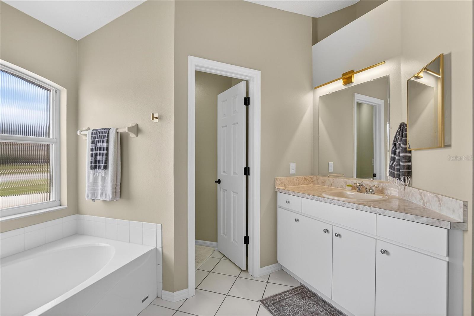 Image 20 of 62 For 702 Tuscanny Street