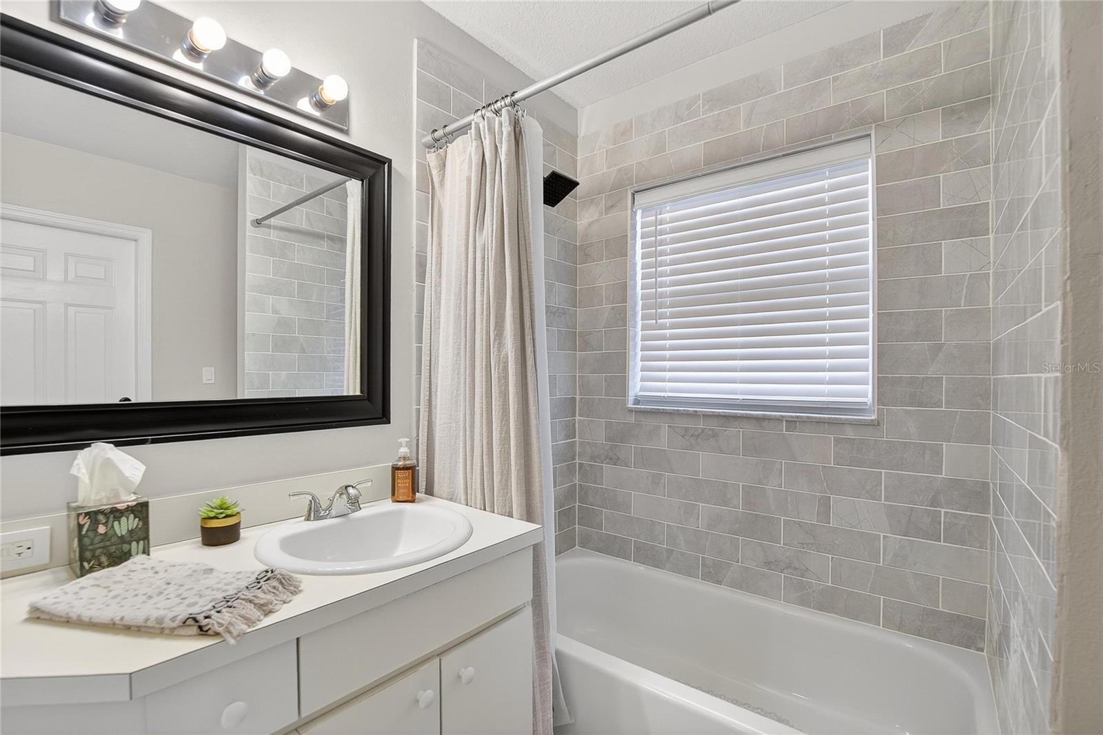 Image 32 of 62 For 702 Tuscanny Street