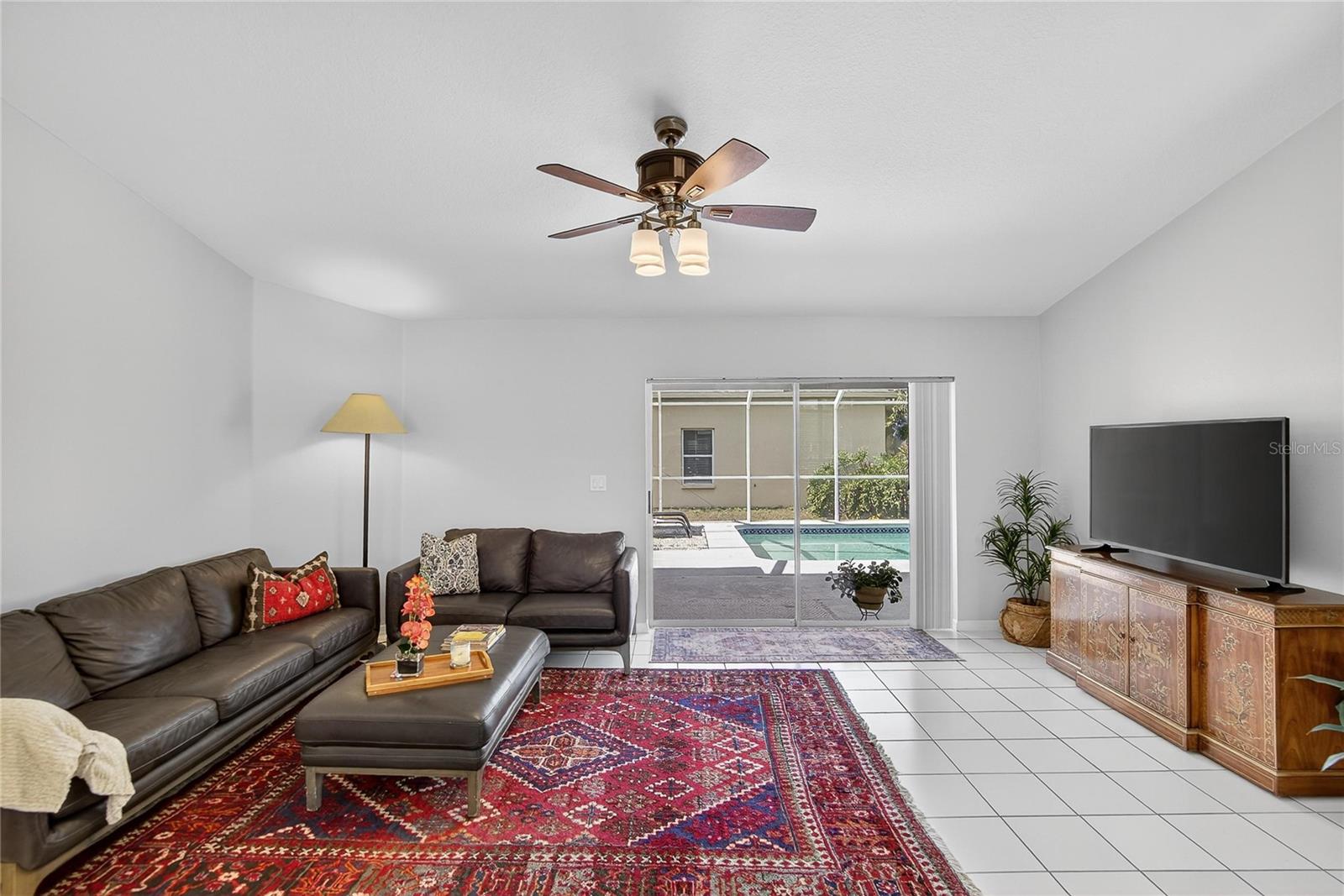 Image 4 of 62 For 702 Tuscanny Street