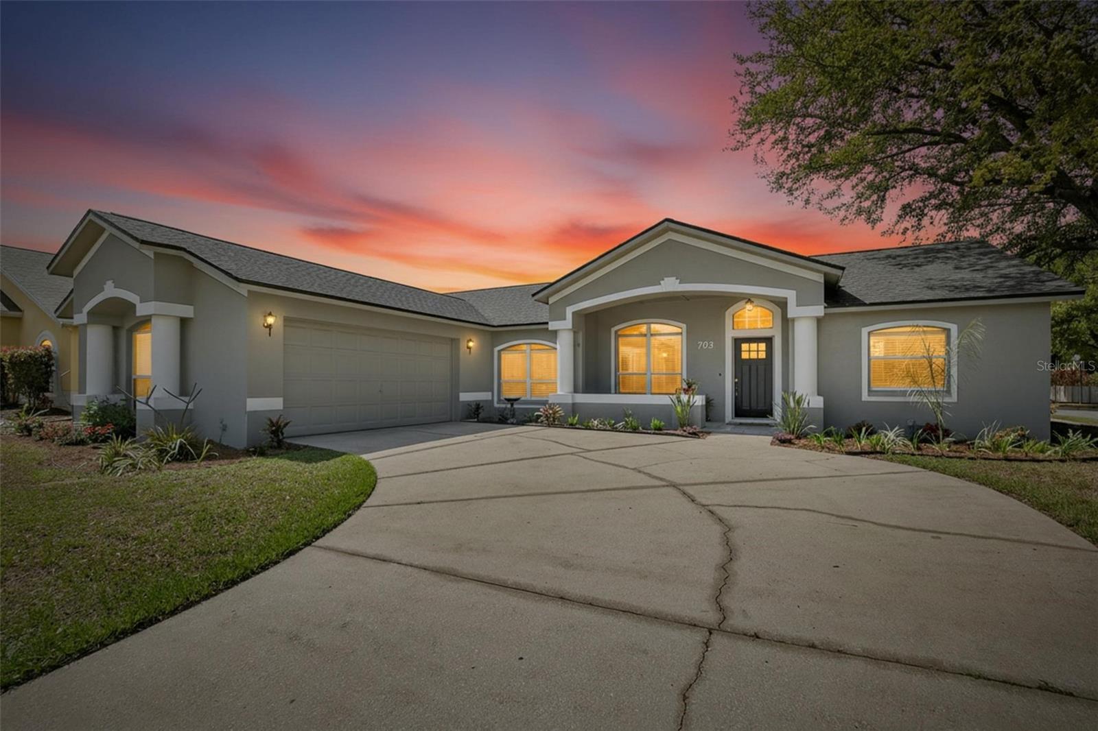 Image 6 of 62 For 702 Tuscanny Street