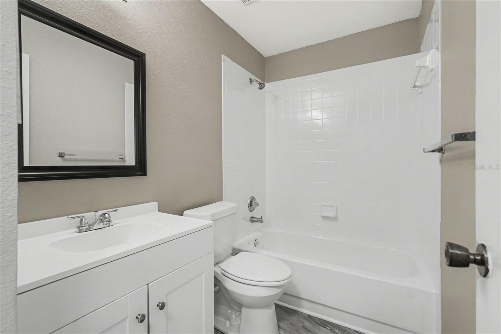 Image 21 of 40 For 7218 Bank Drive 205