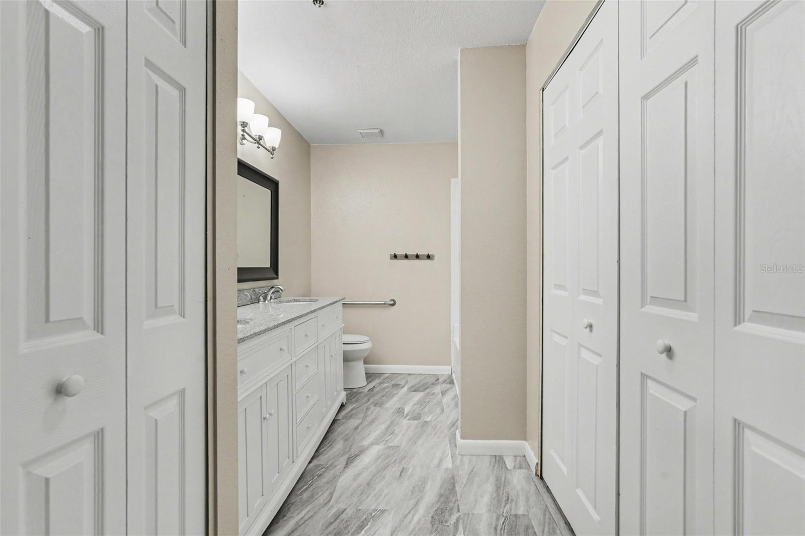 Image 24 of 40 For 7218 Bank Drive 205