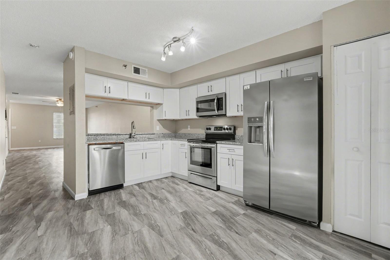 Image 8 of 40 For 7218 Bank Drive 205