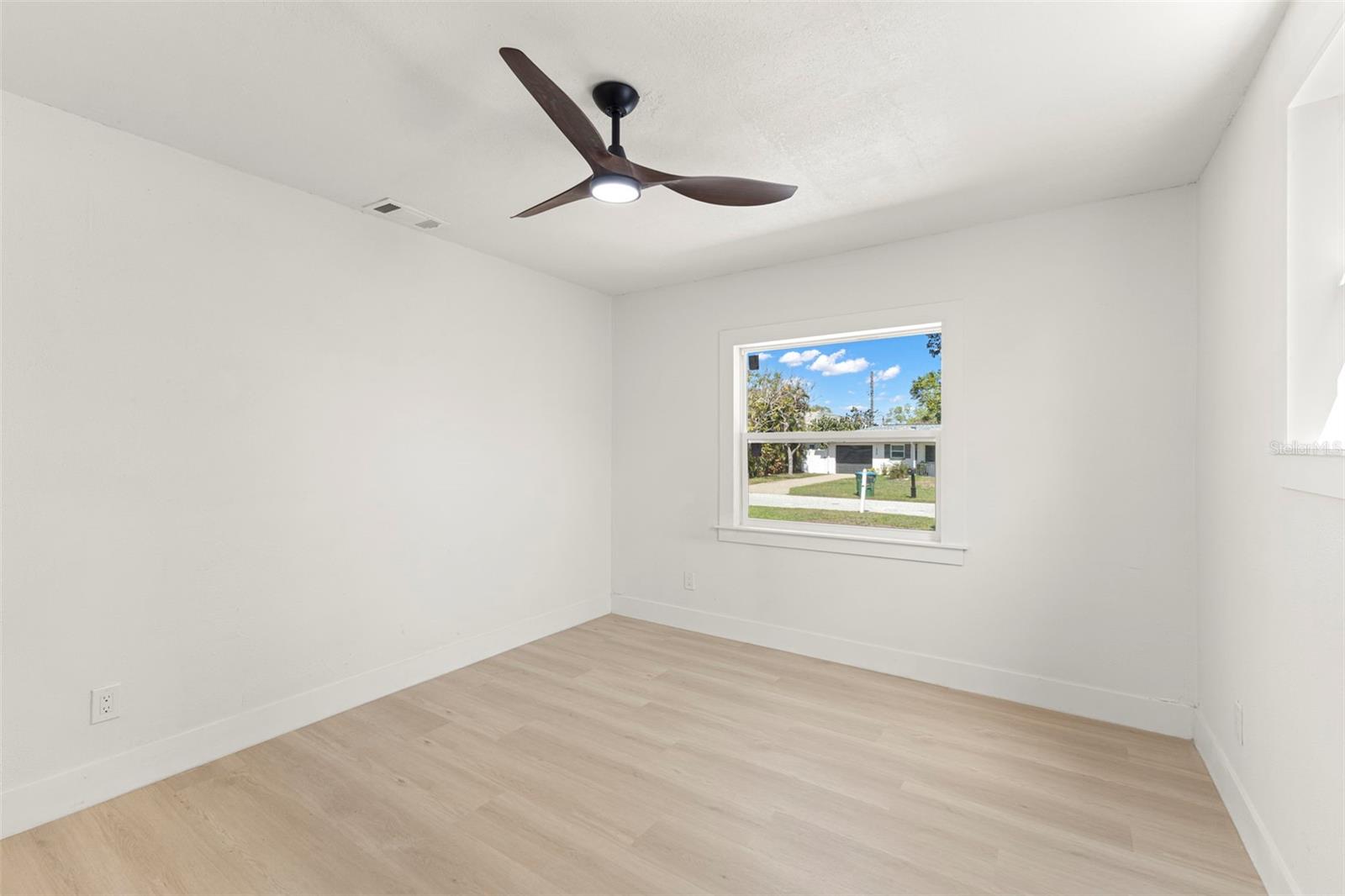 Image 26 of 52 For 2221 Terrace Drive N