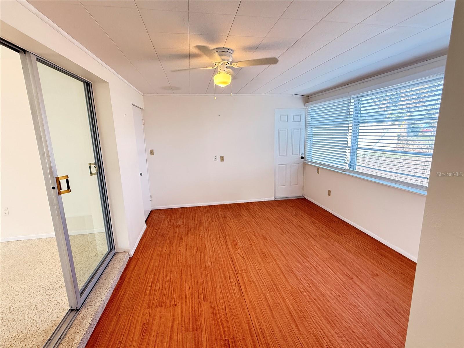 Image 11 of 31 For 713 Thunderbird Avenue