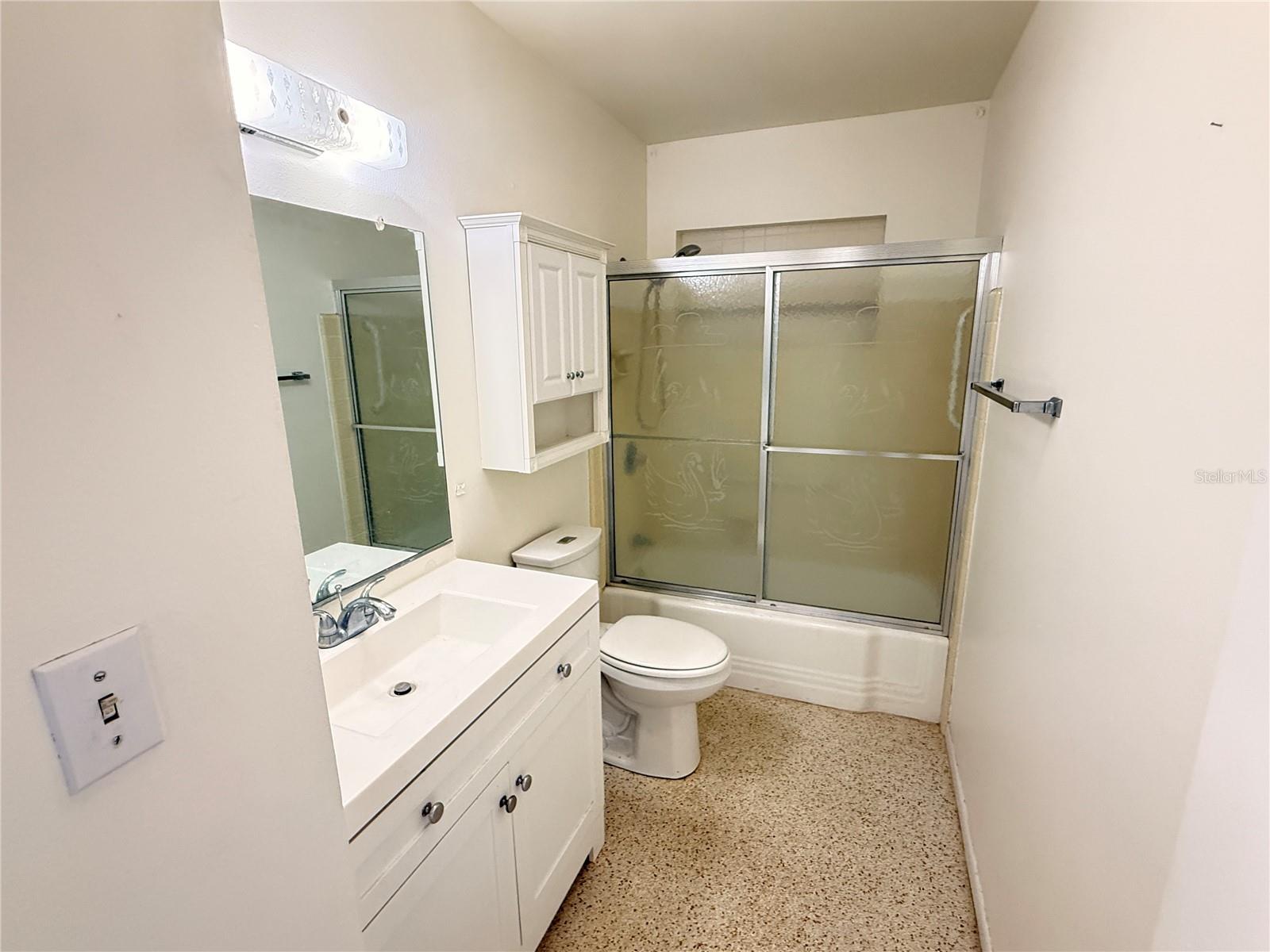 Image 13 of 31 For 713 Thunderbird Avenue