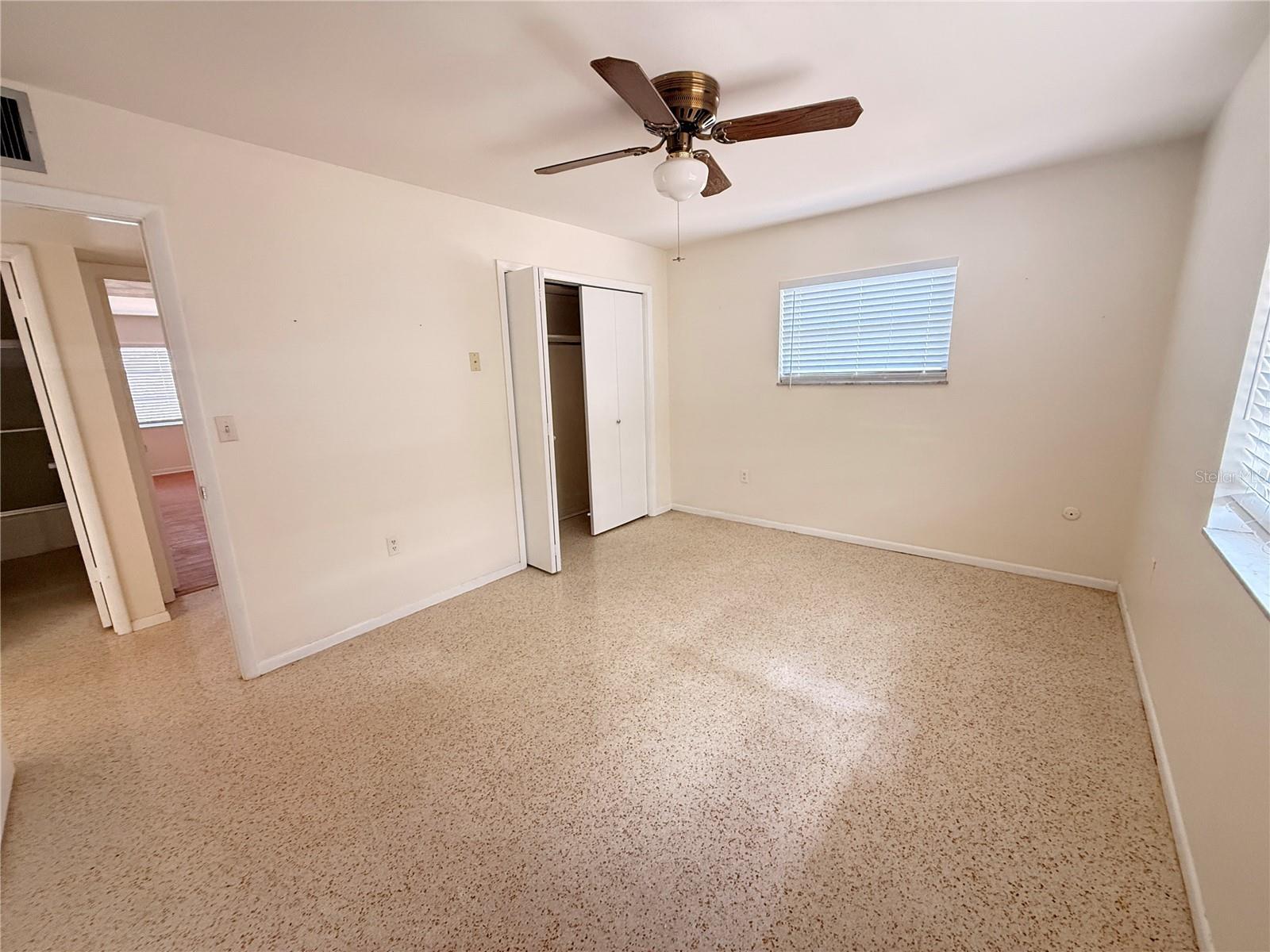 Image 16 of 31 For 713 Thunderbird Avenue