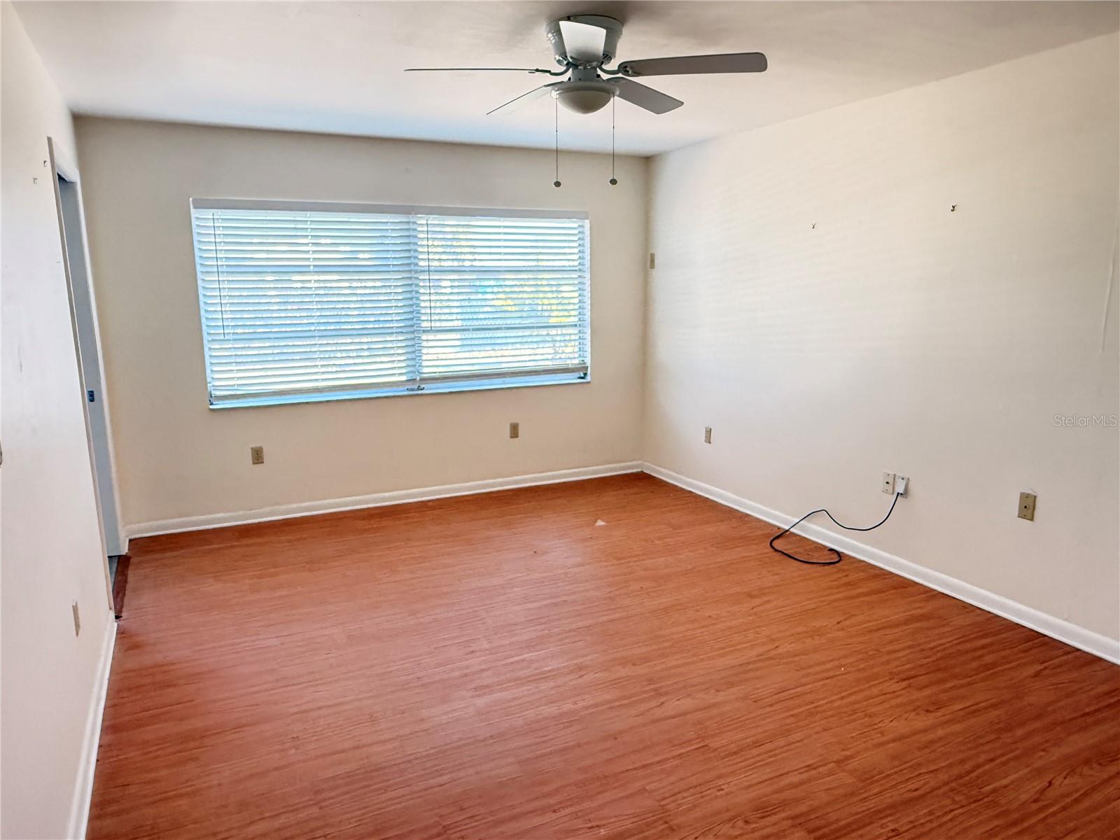 Image 18 of 31 For 713 Thunderbird Avenue