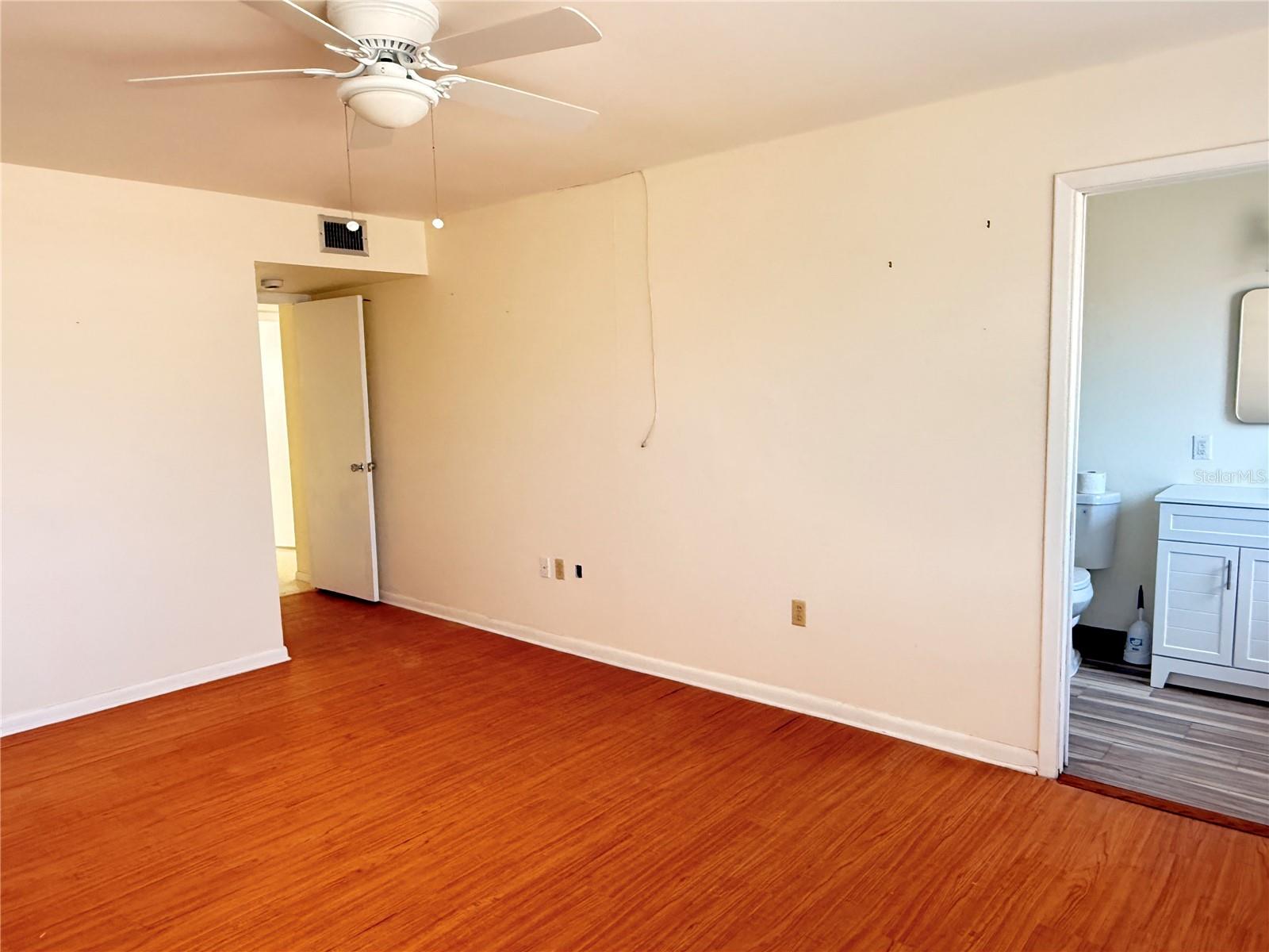 Image 20 of 31 For 713 Thunderbird Avenue