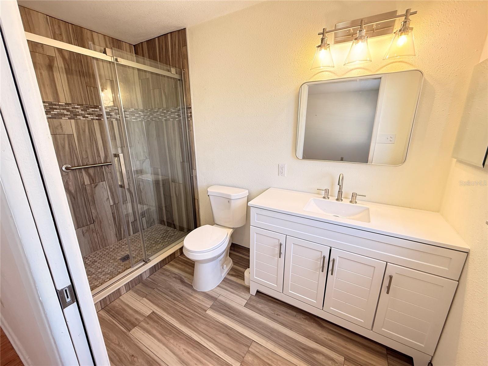 Image 22 of 31 For 713 Thunderbird Avenue