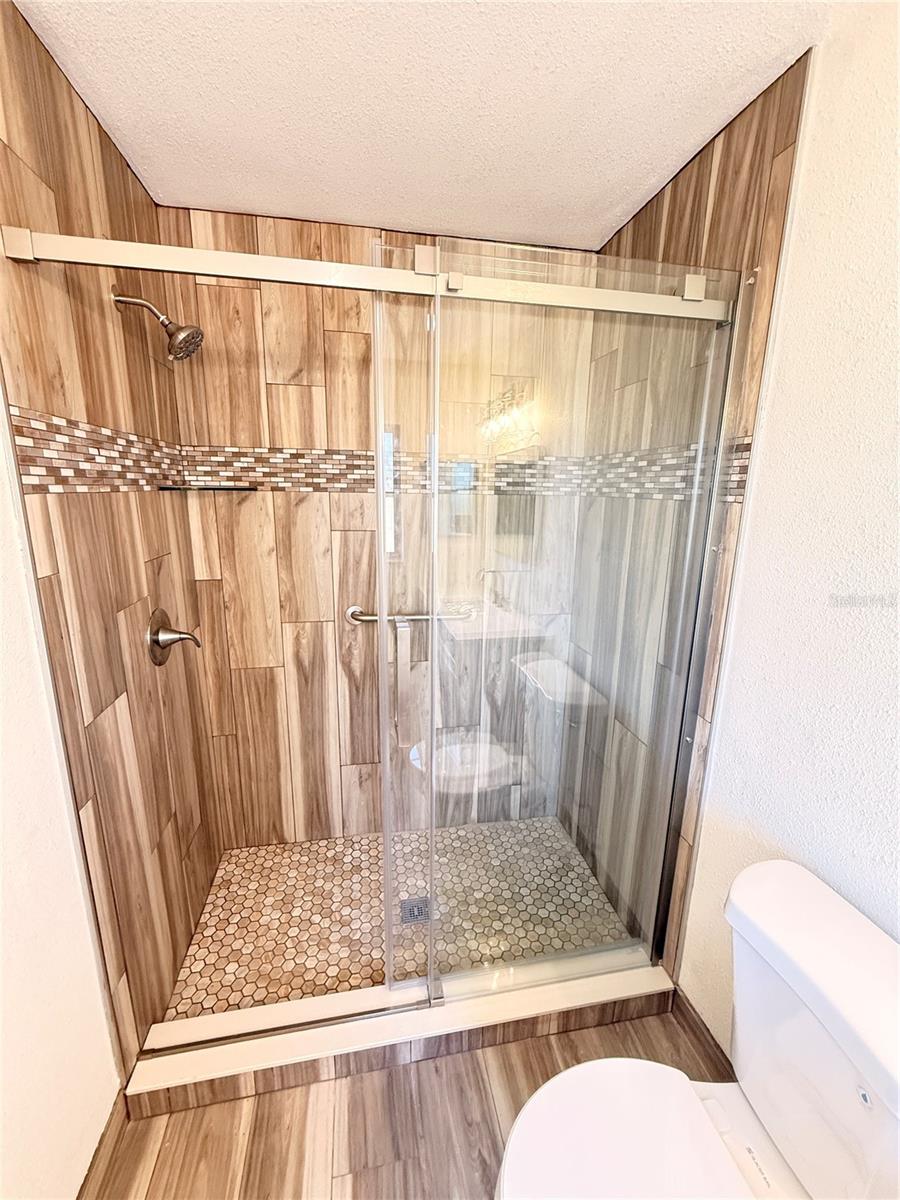 Image 24 of 31 For 713 Thunderbird Avenue