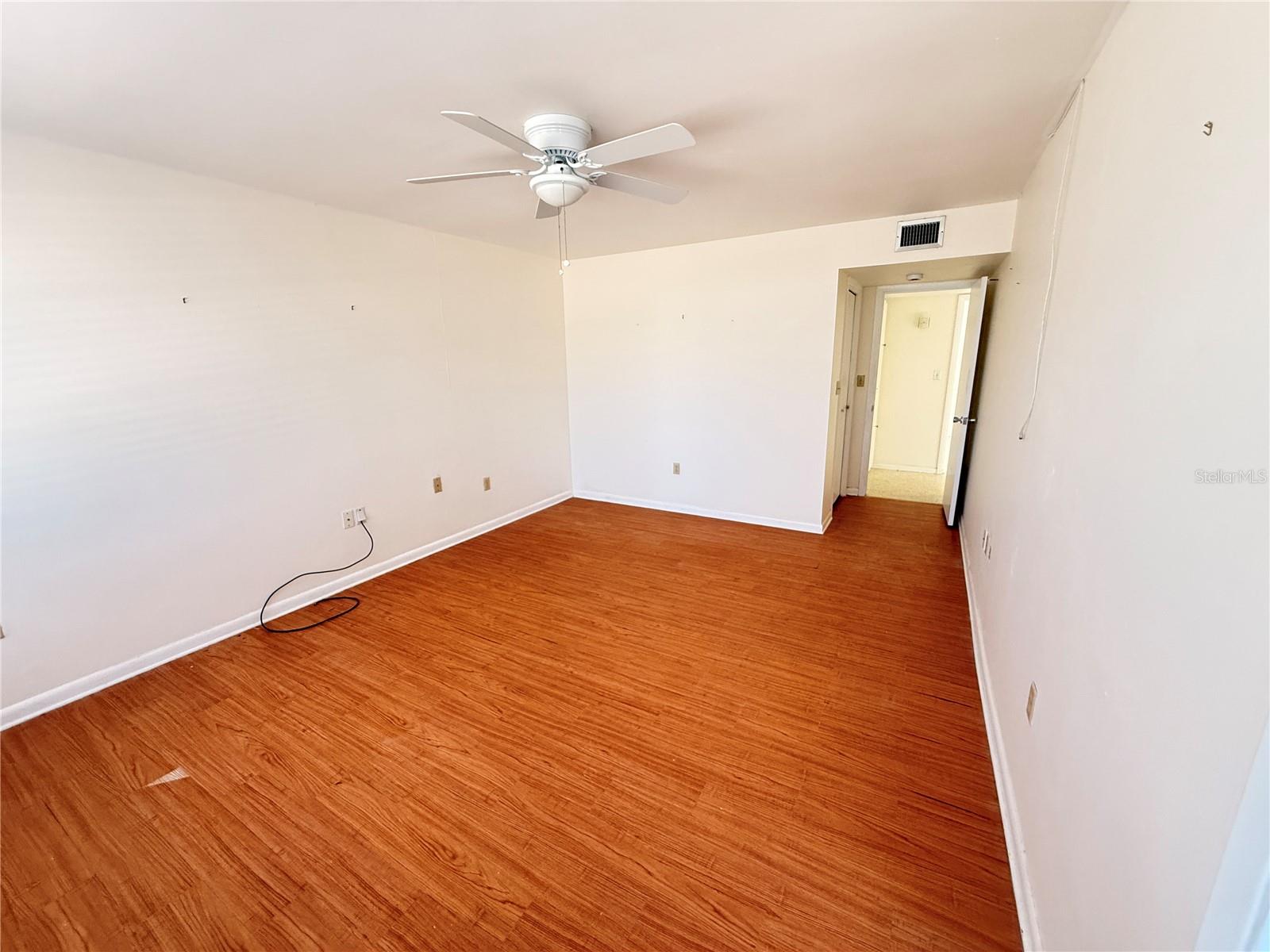 Image 25 of 31 For 713 Thunderbird Avenue