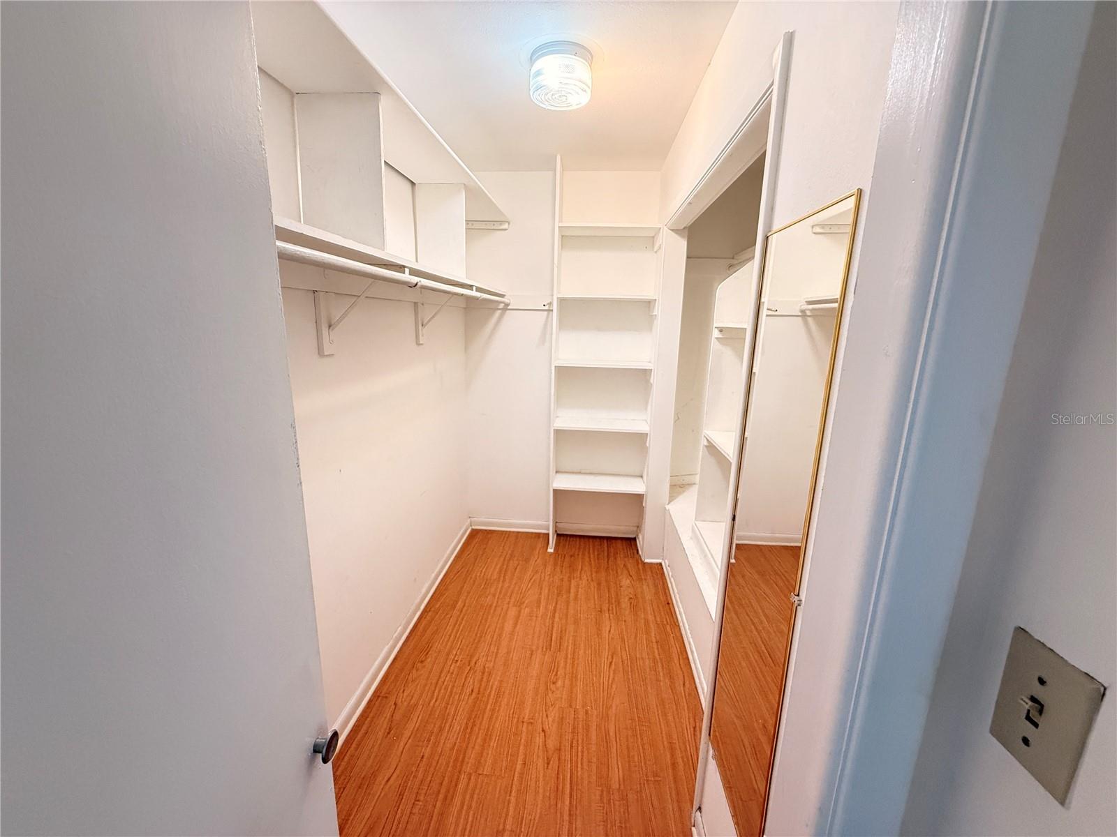 Image 26 of 31 For 713 Thunderbird Avenue