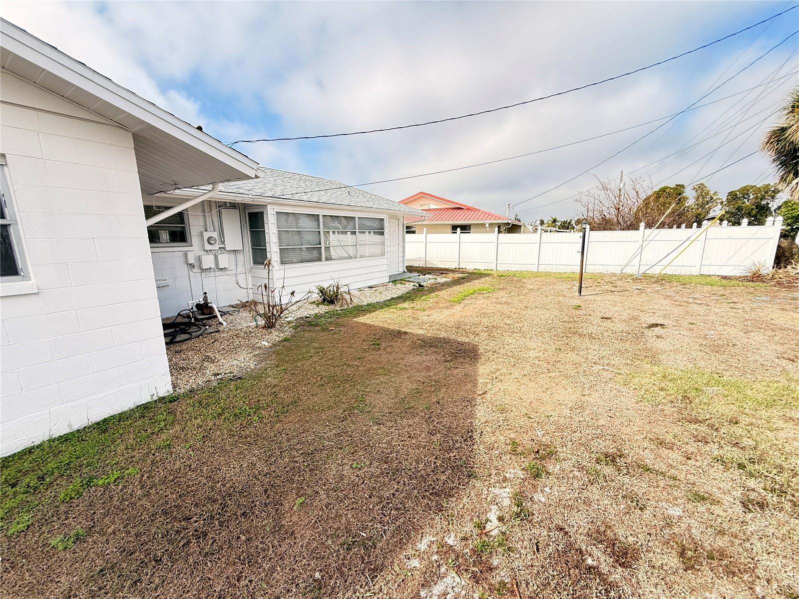 Image 3 of 31 For 713 Thunderbird Avenue