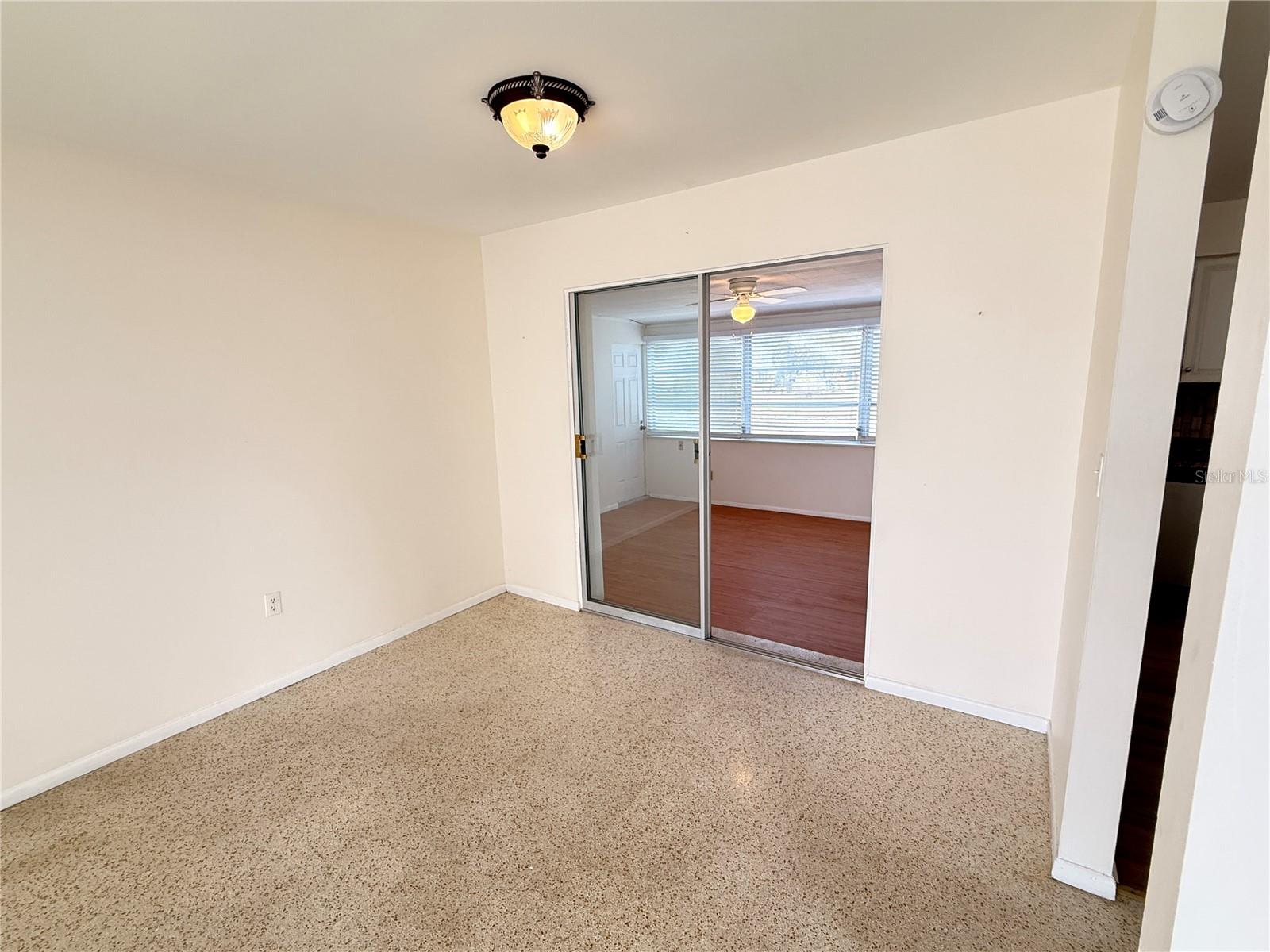 Image 6 of 31 For 713 Thunderbird Avenue