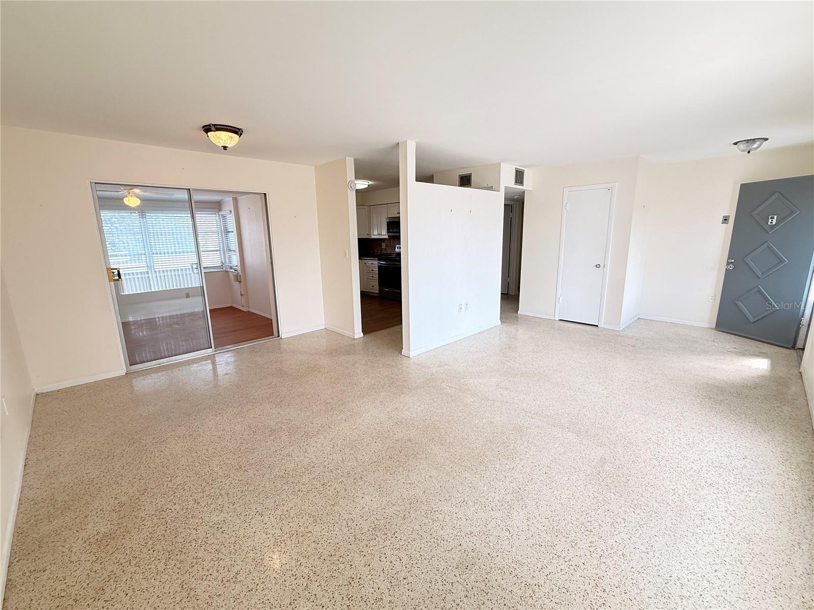 Image 7 of 31 For 713 Thunderbird Avenue