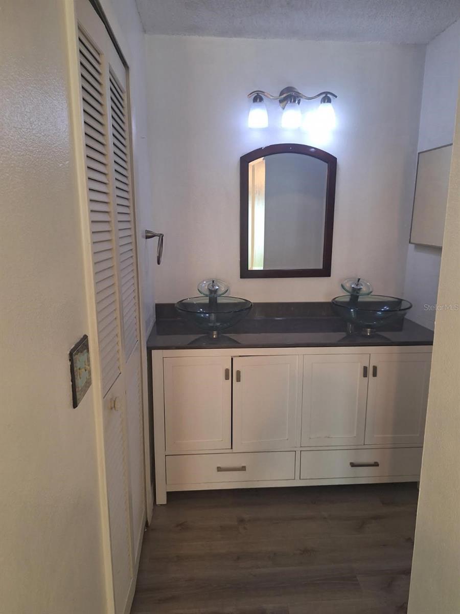 Image 15 of 22 For 11910 Skylake Place E